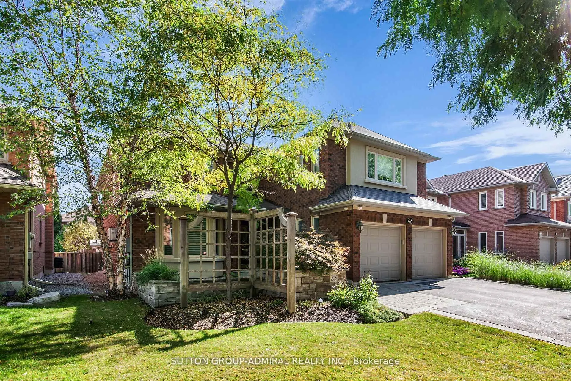 25 Grenadier Crescent