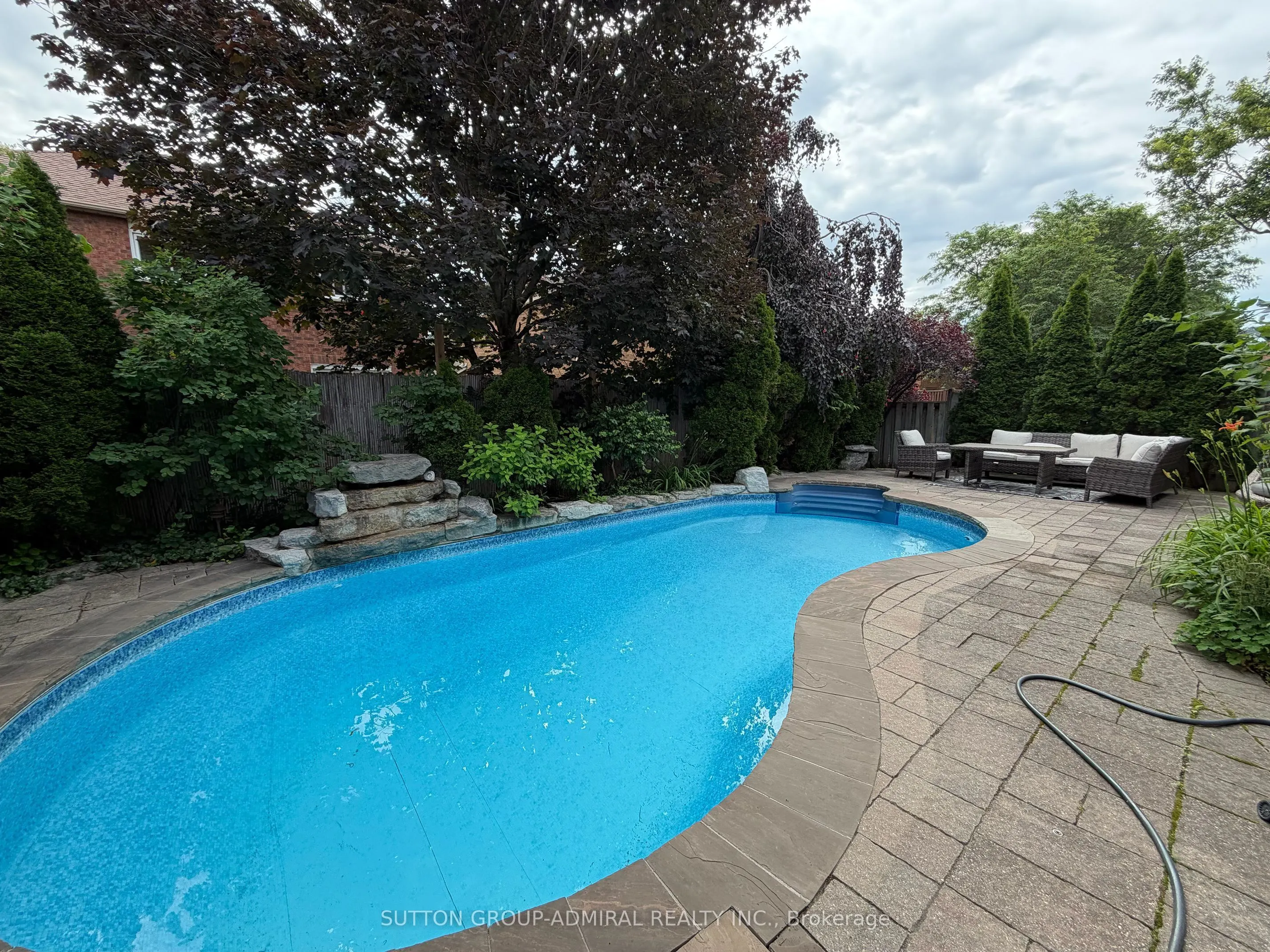25 Grenadier Crescent