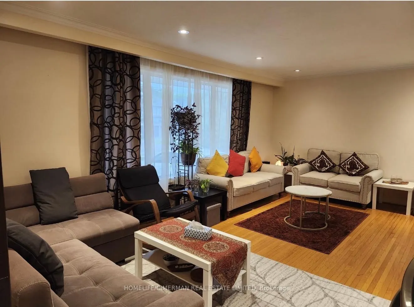 92 Bond Crescent