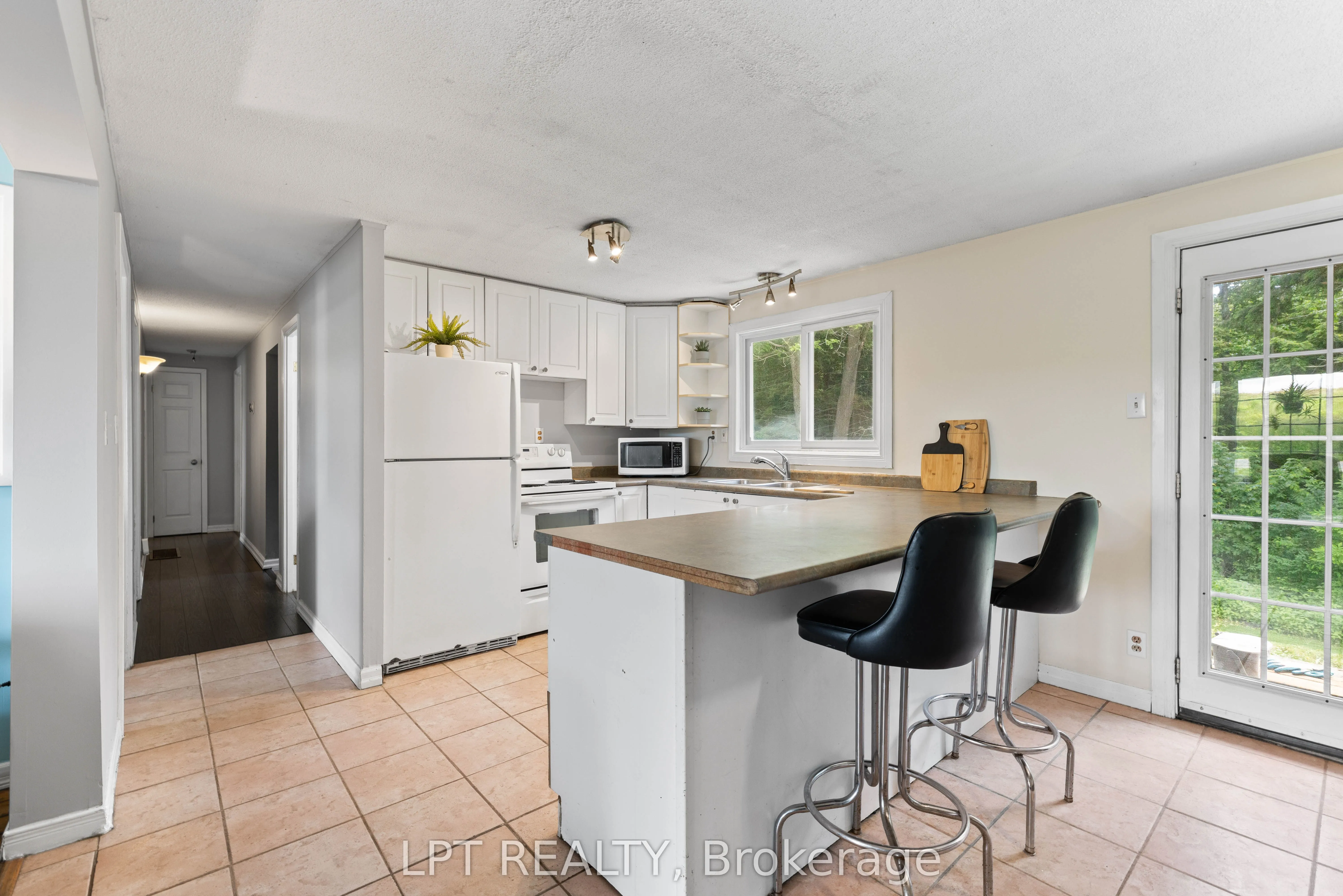 2743 Lockhart Road