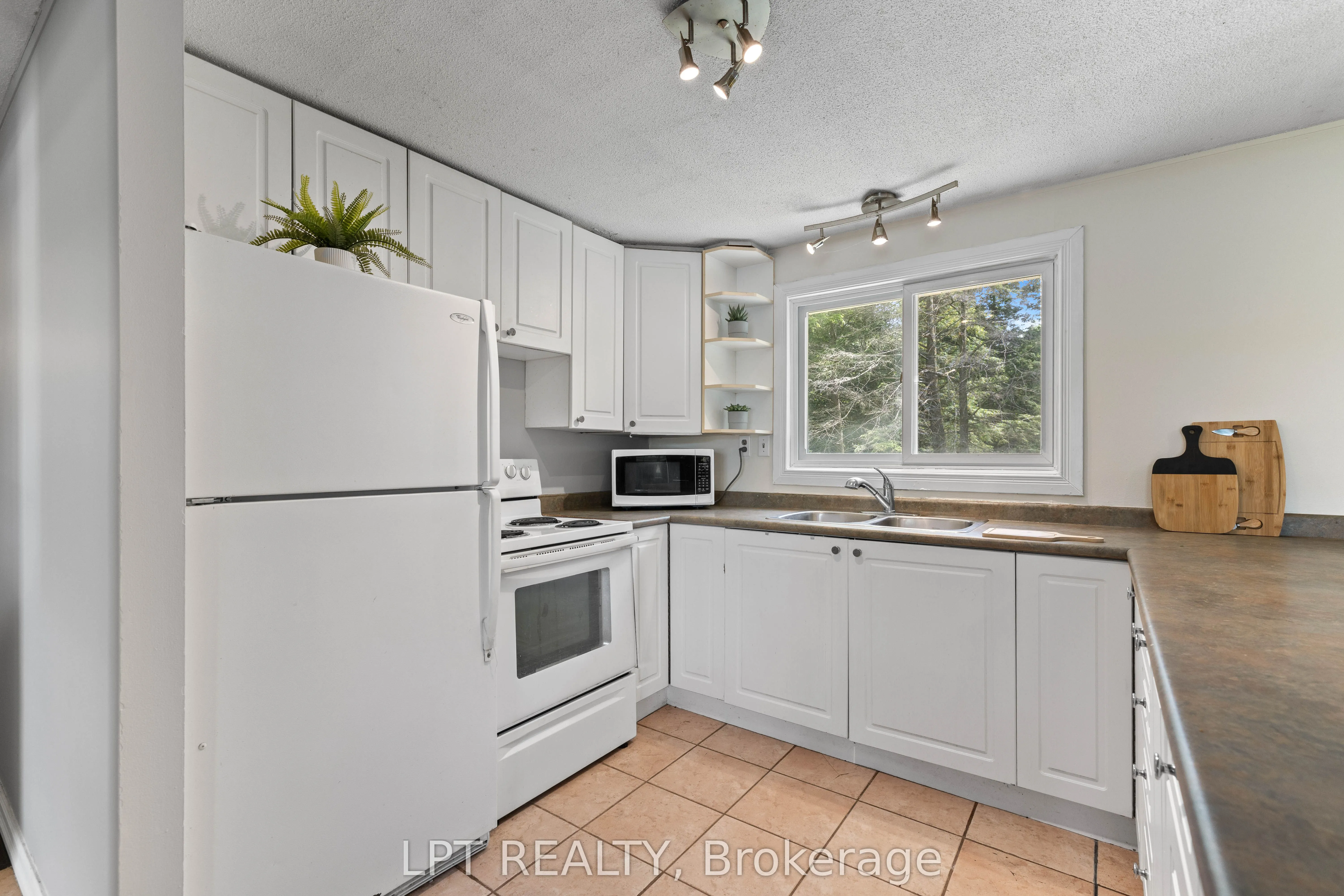 2743 Lockhart Road