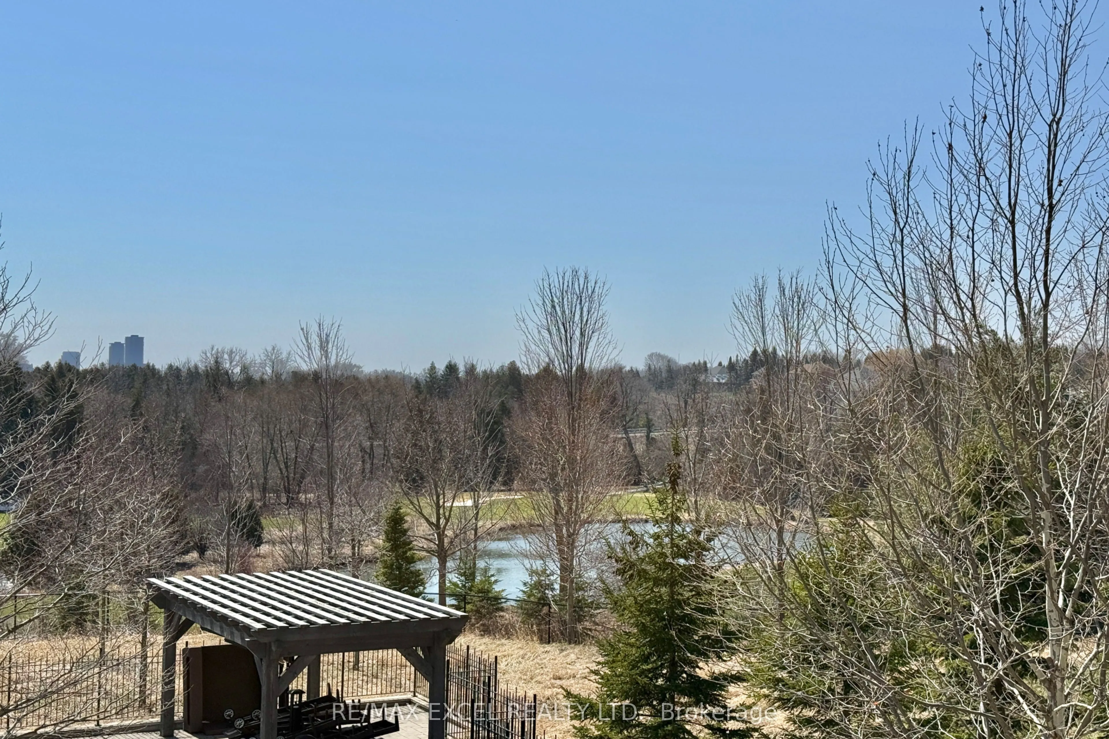 9 Stollery Pond Crescent #208