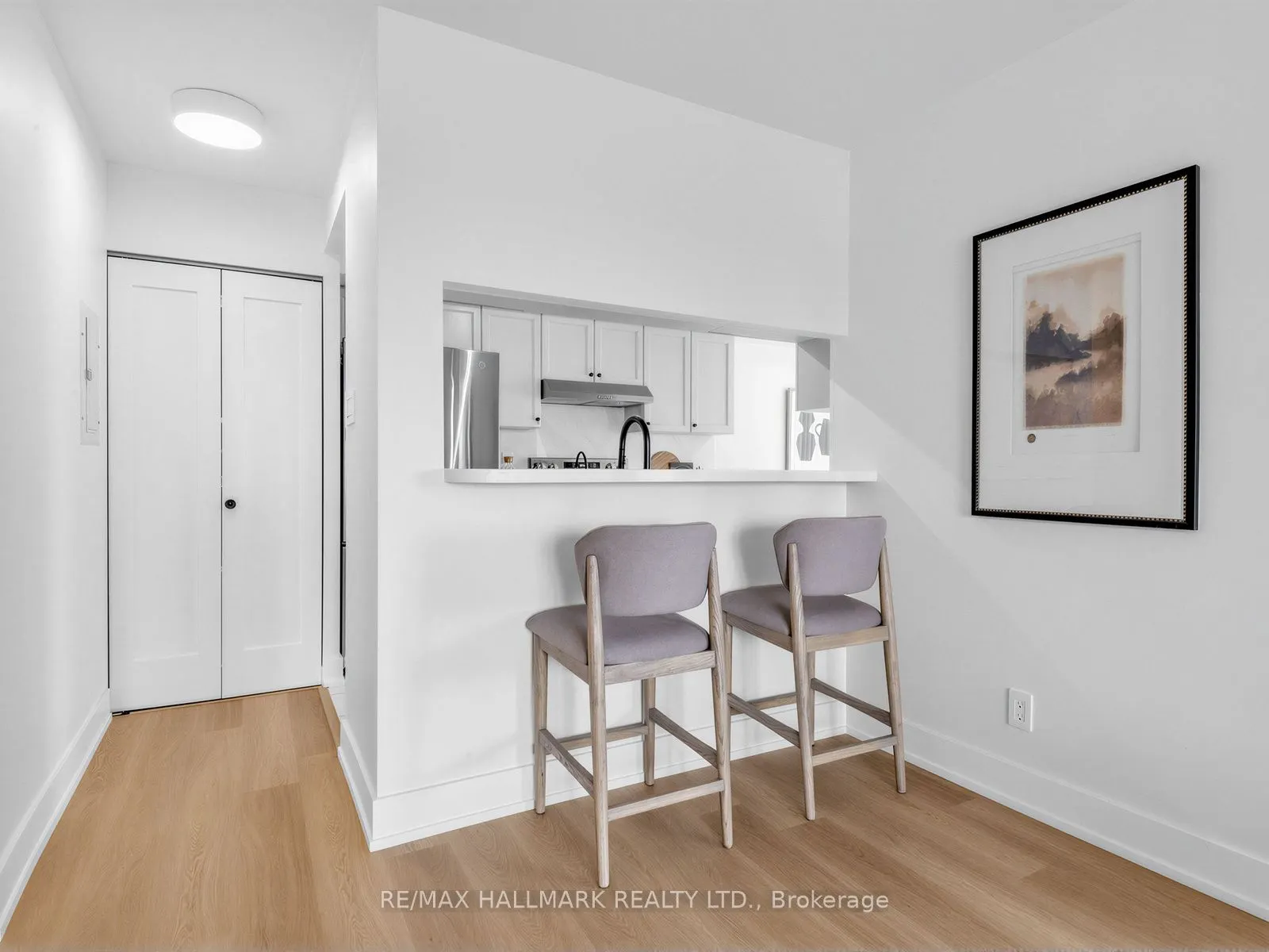 399 South Park Road #1102
