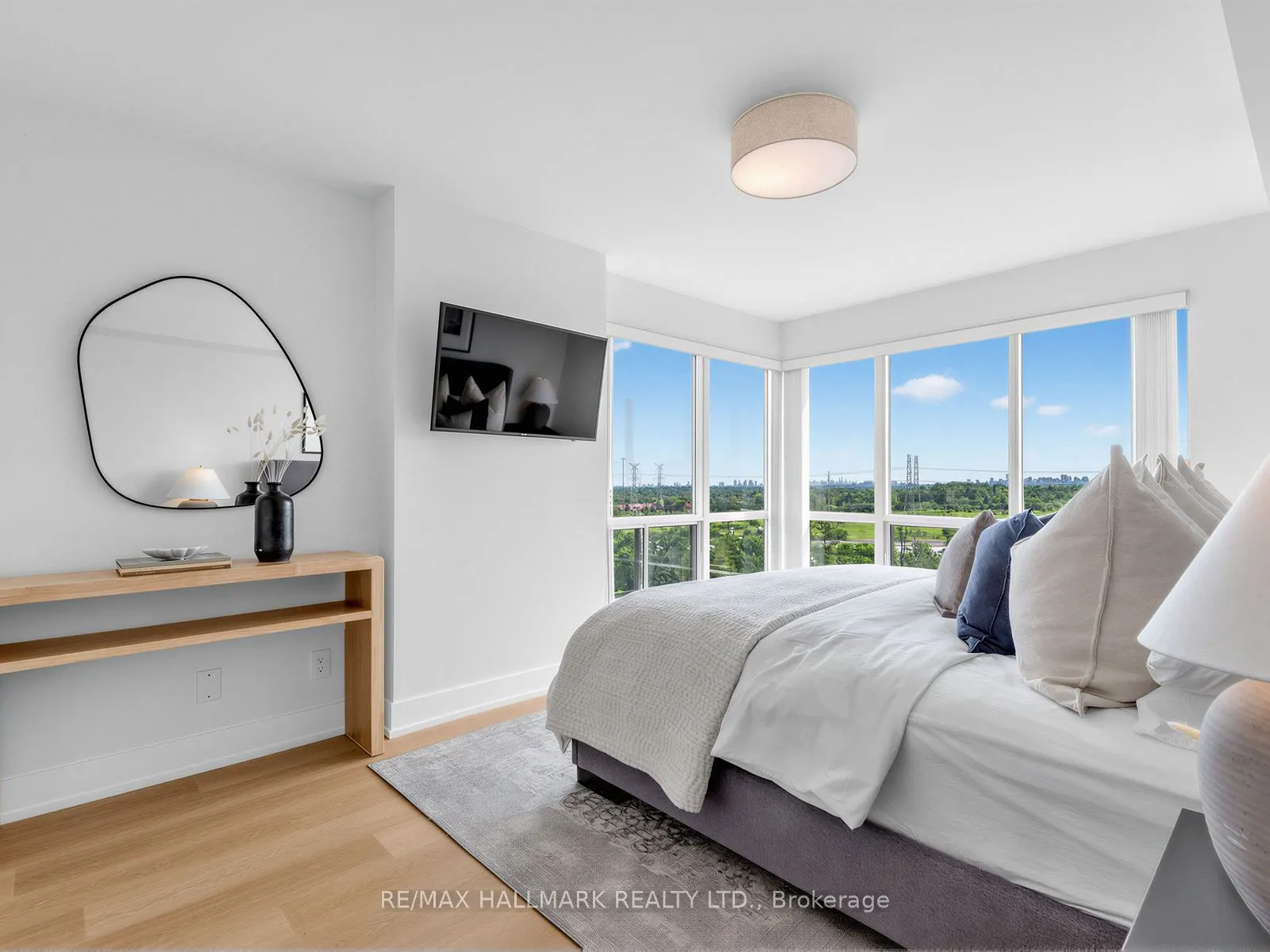 399 South Park Road #1102