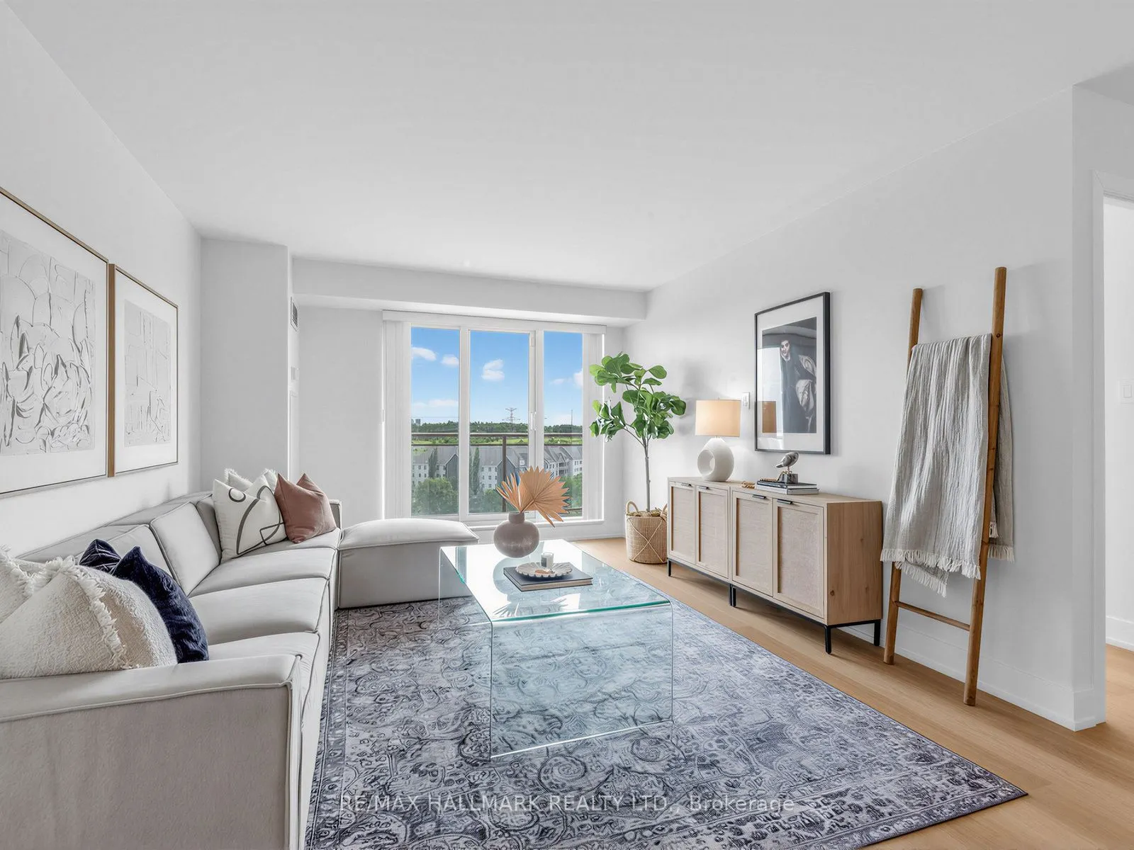 399 South Park Road #1102