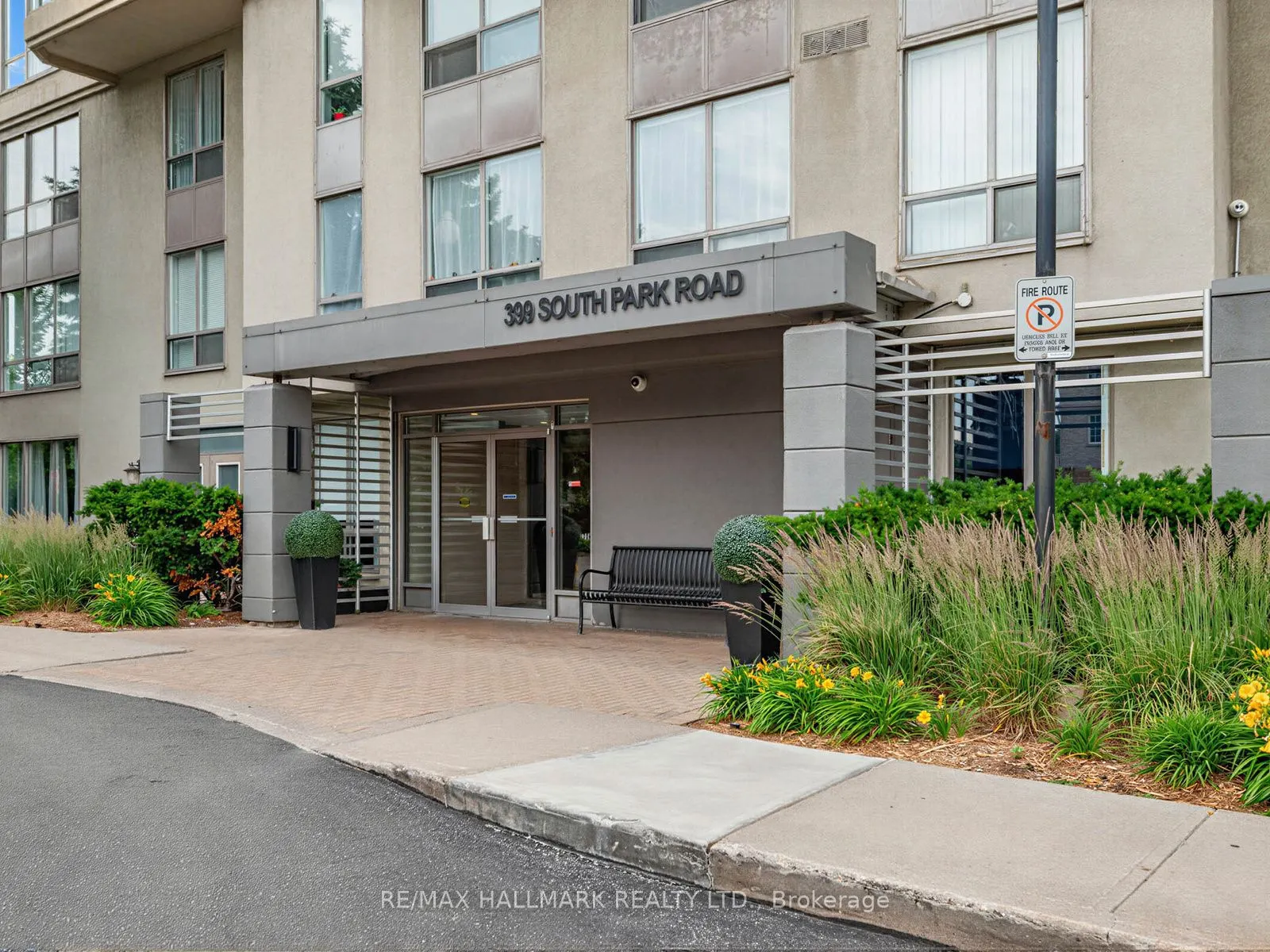 399 South Park Road #1102