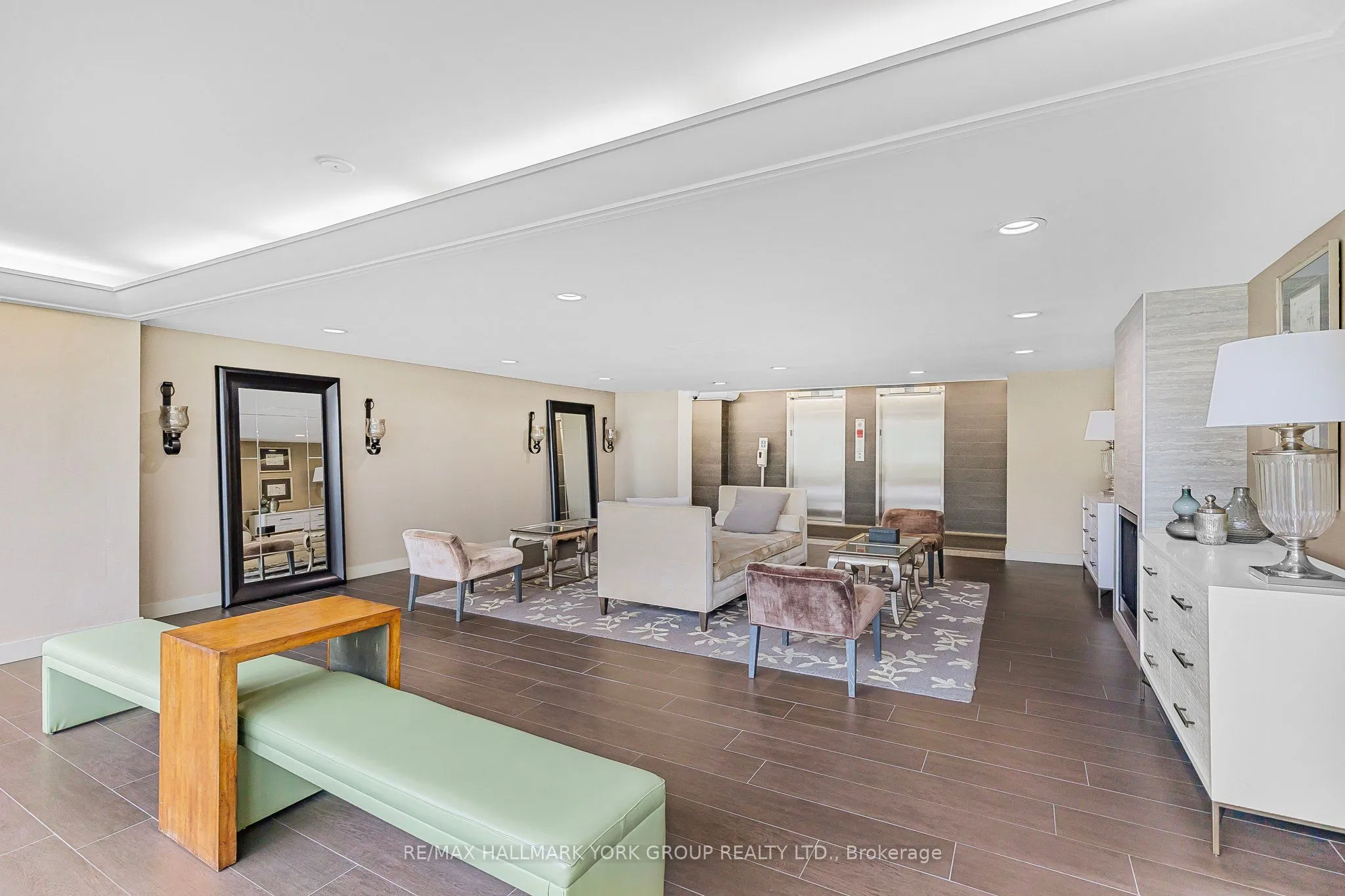 7811 Yonge Street #1007