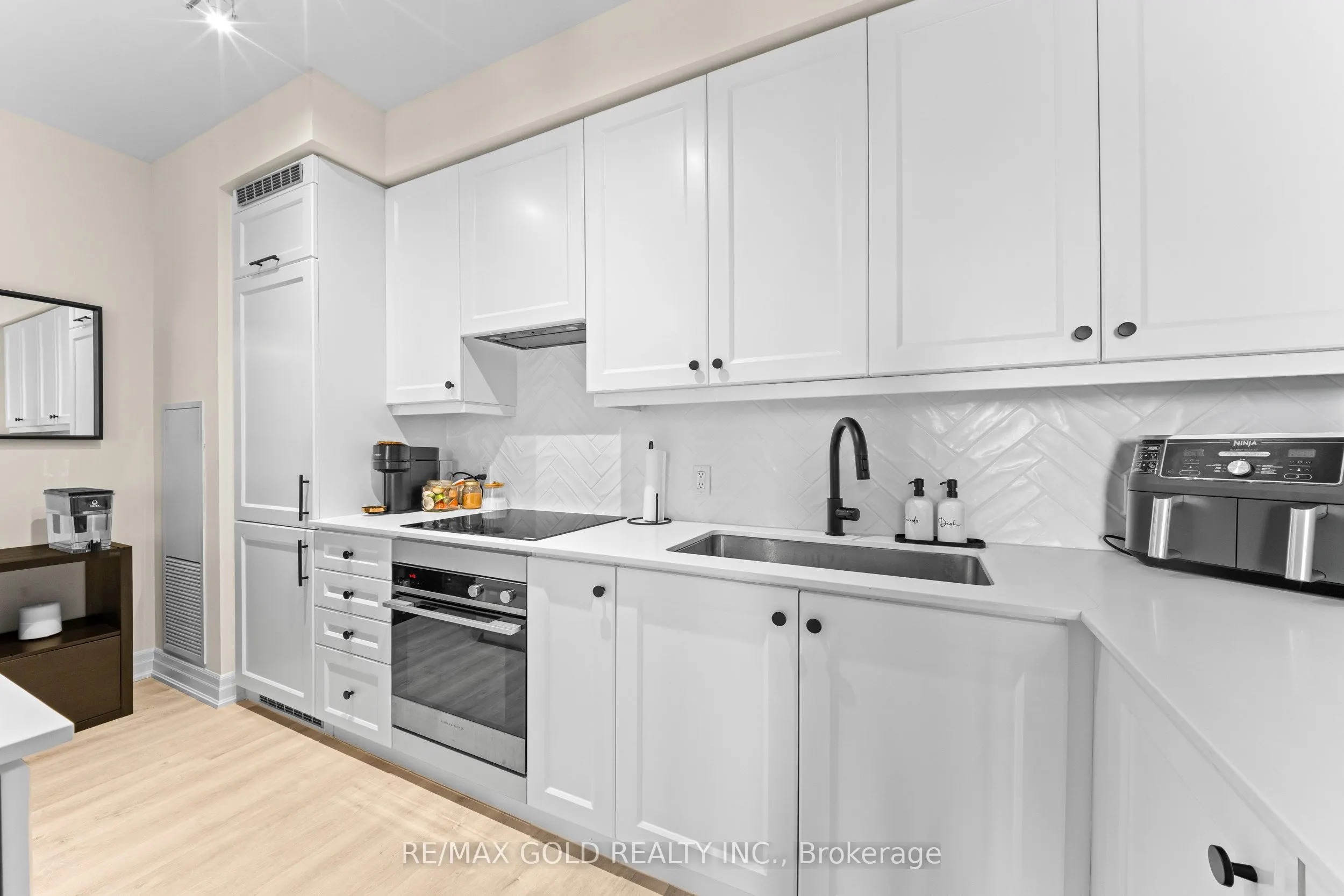 9075 Jane Street #618