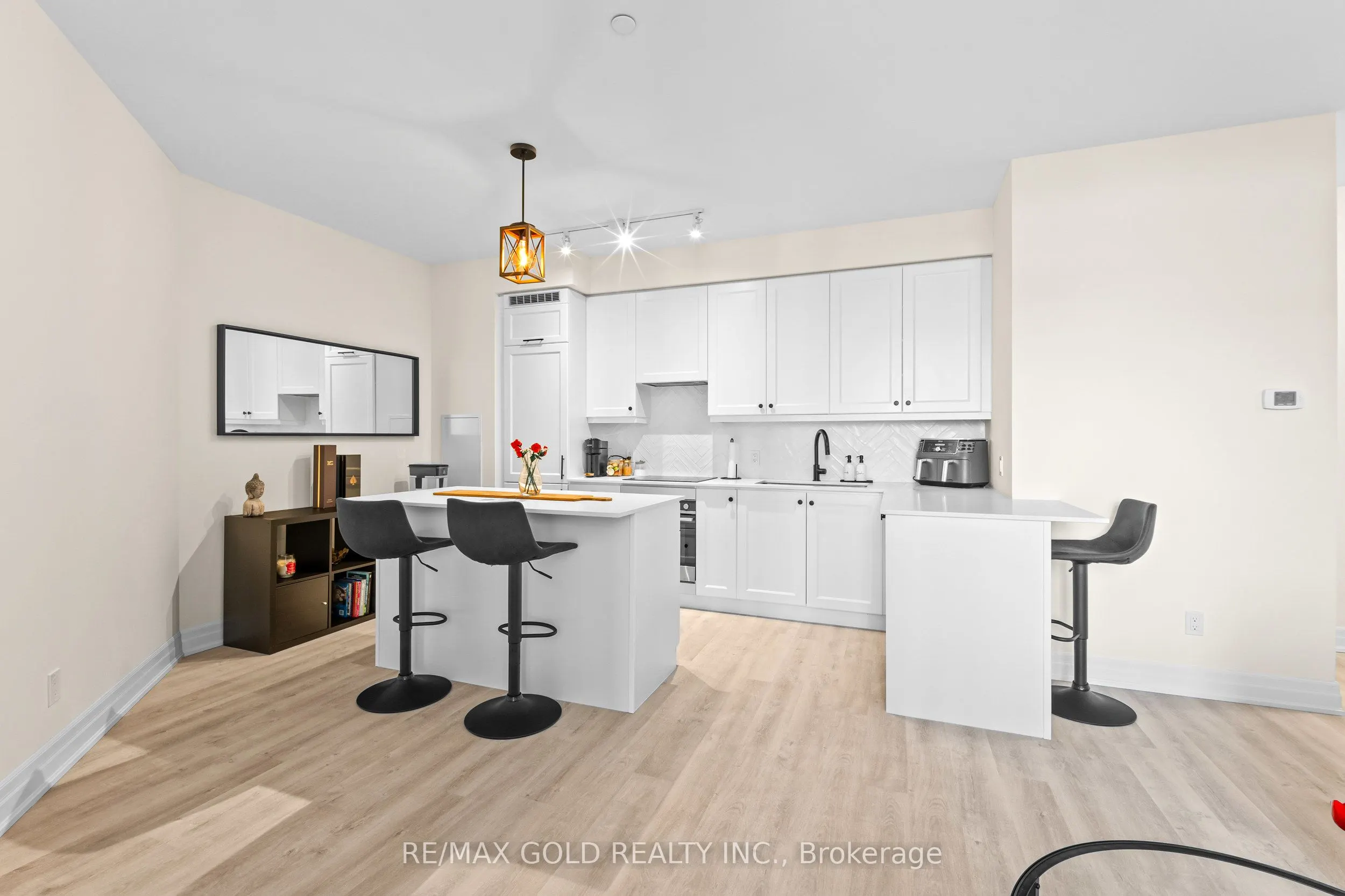 9075 Jane Street #618