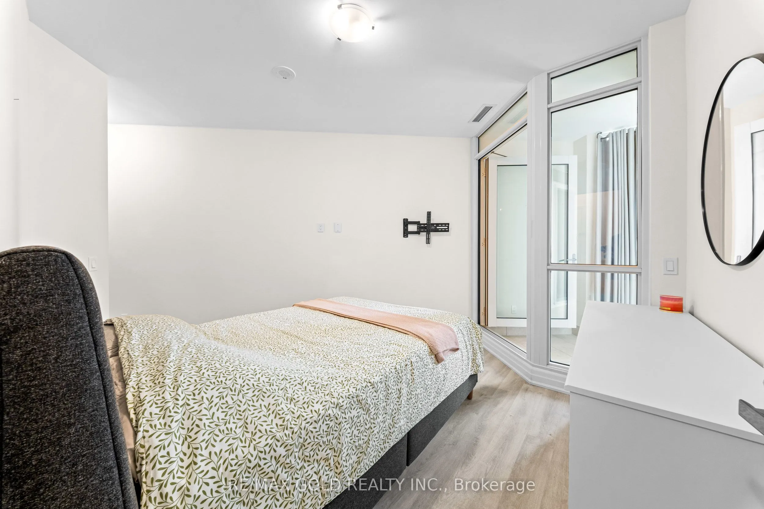 9075 Jane Street #618