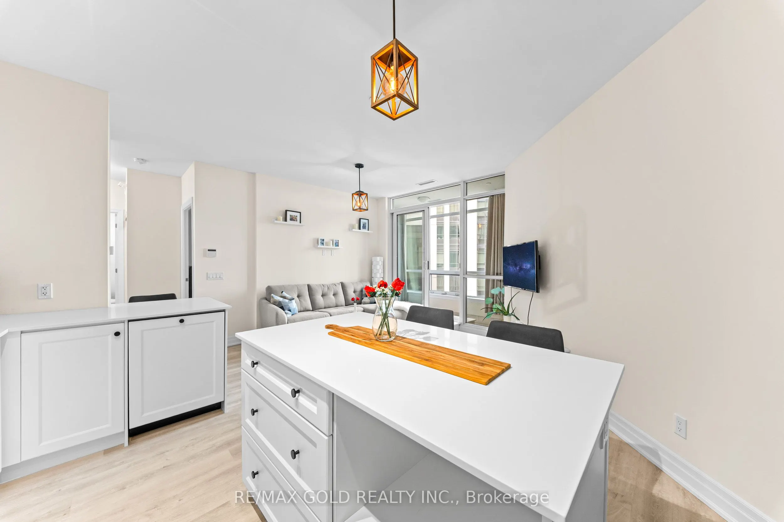 9075 Jane Street #618