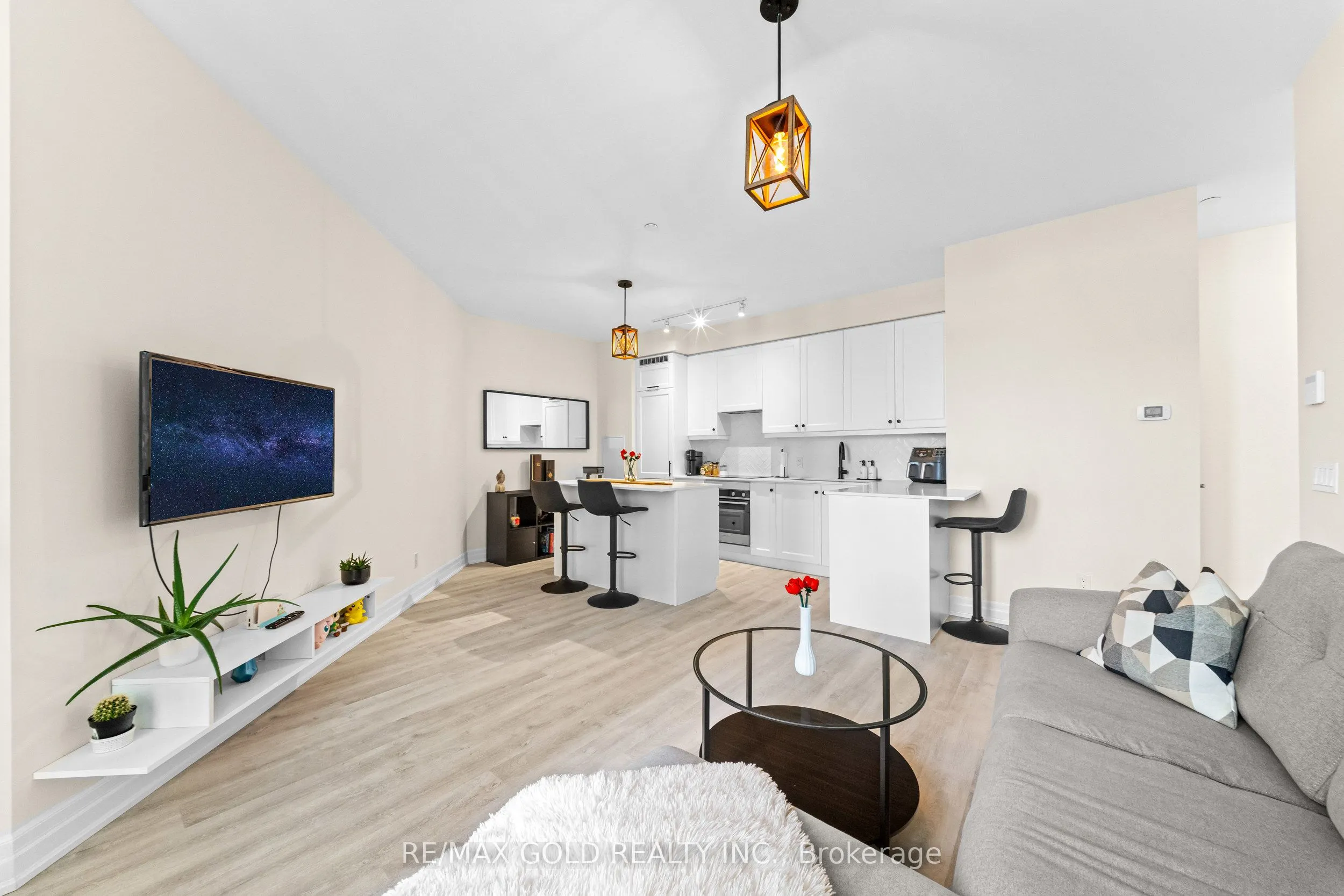 9075 Jane Street #618