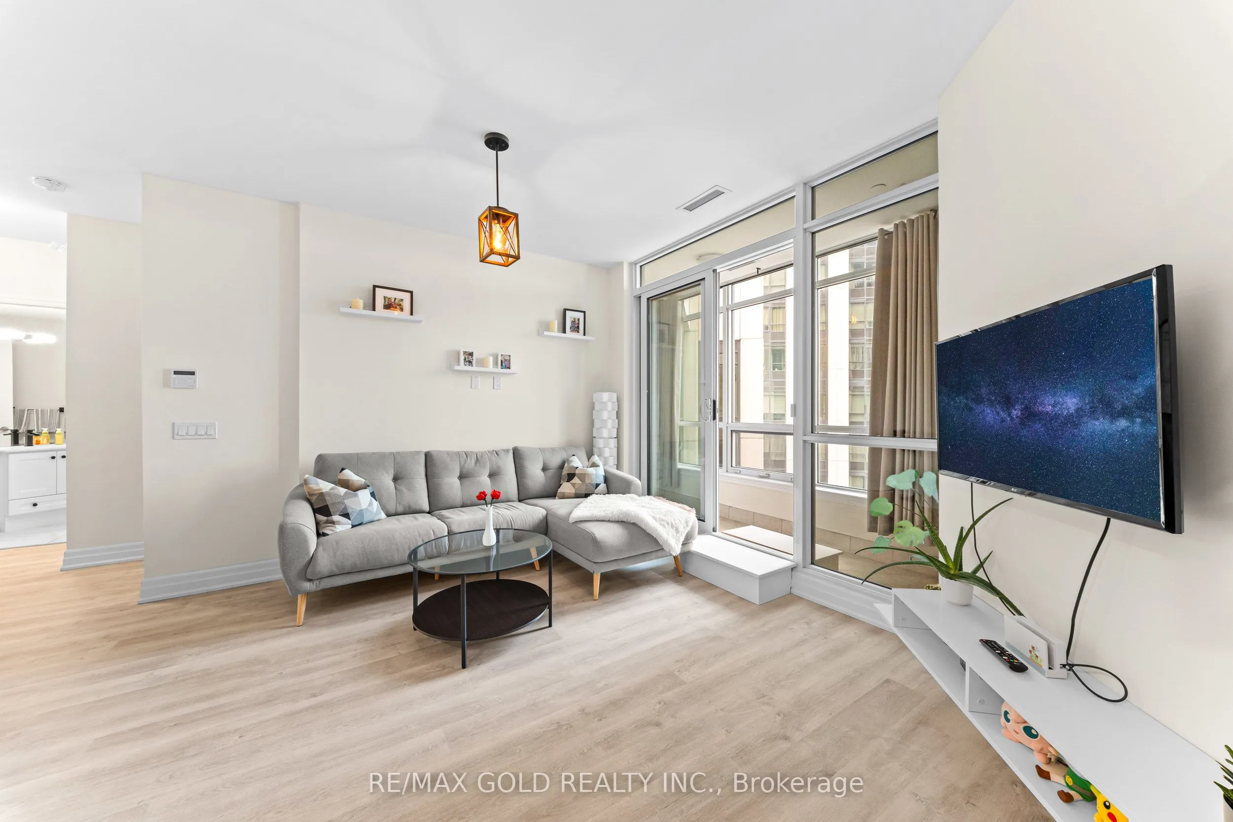 9075 Jane Street #618
