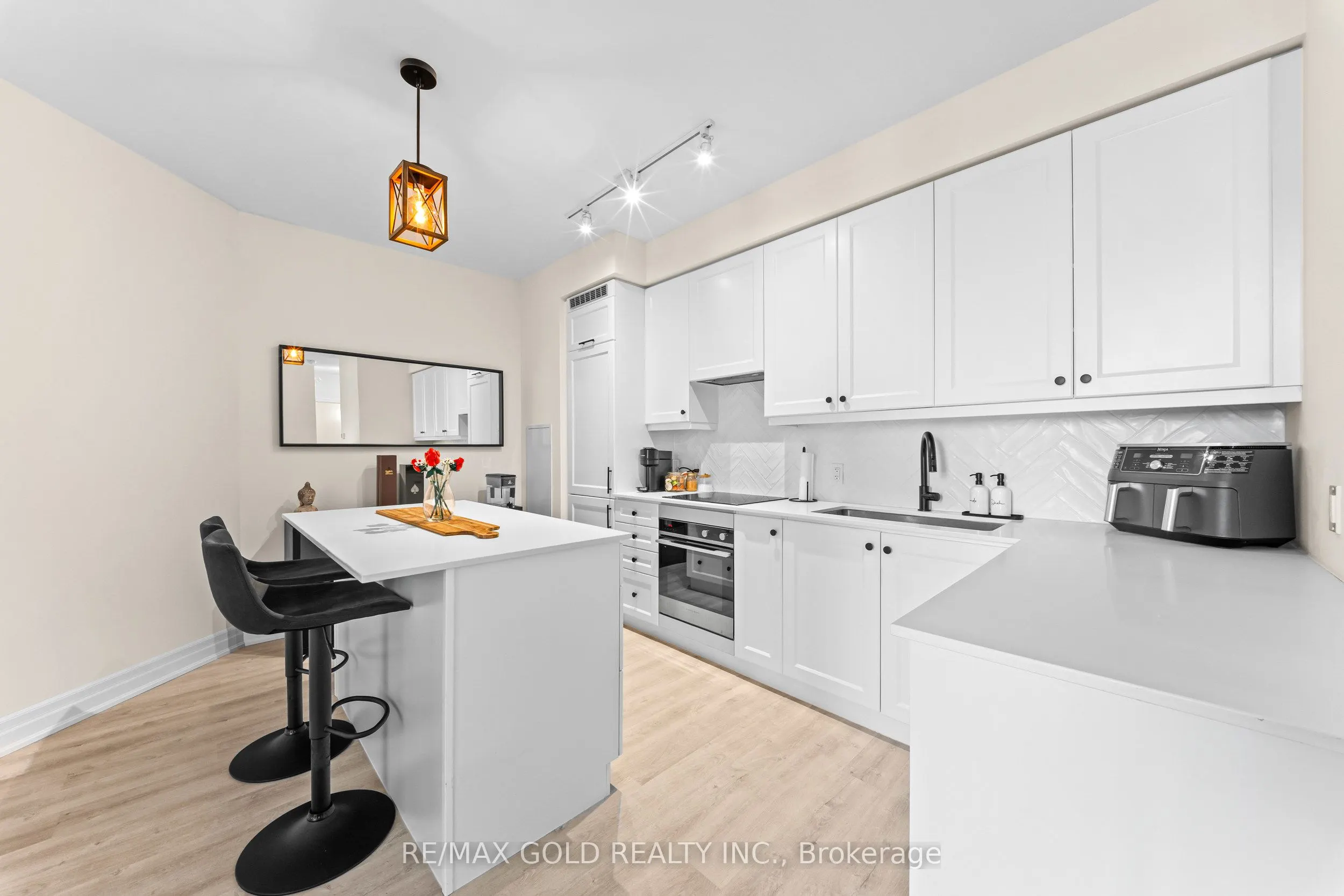9075 Jane Street #618