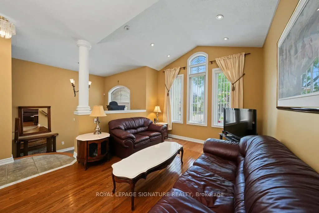 26 Saint Clare Boulevard