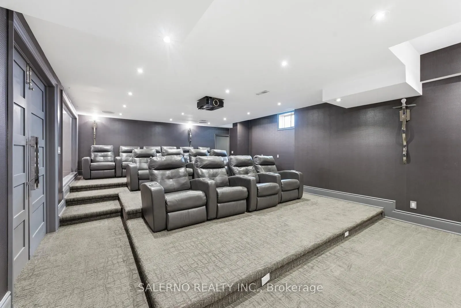 21 Stallions Court