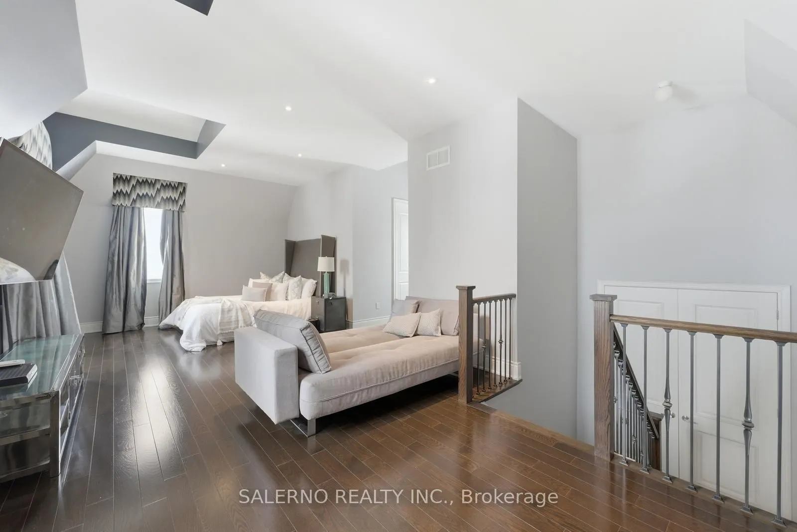 21 Stallions Court