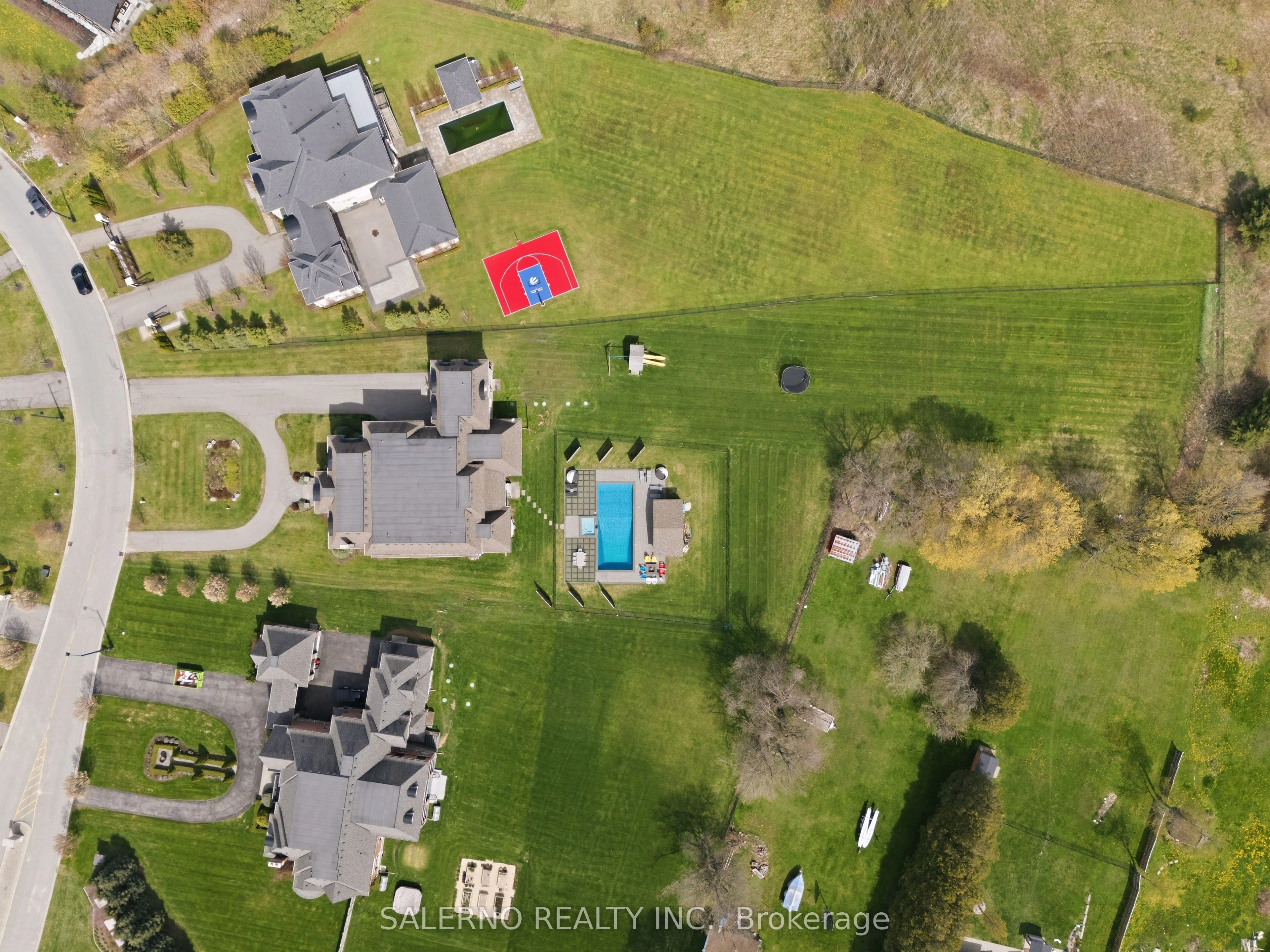 21 Stallions Court