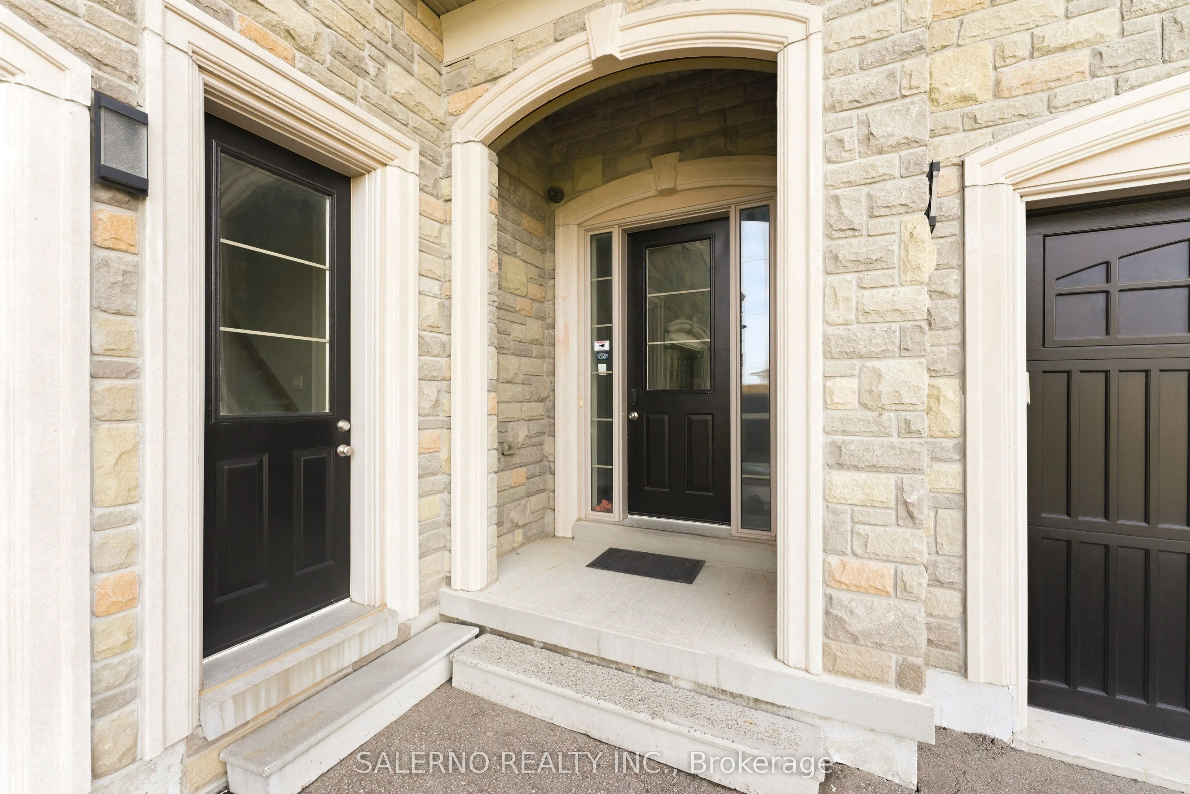 21 Stallions Court