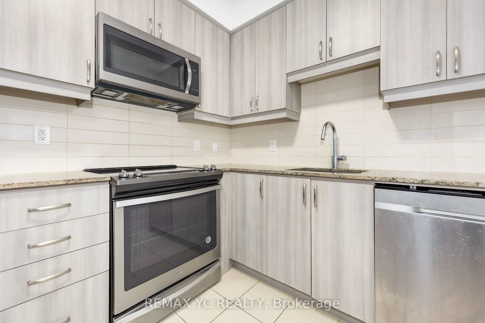 9191 Yonge Street #201