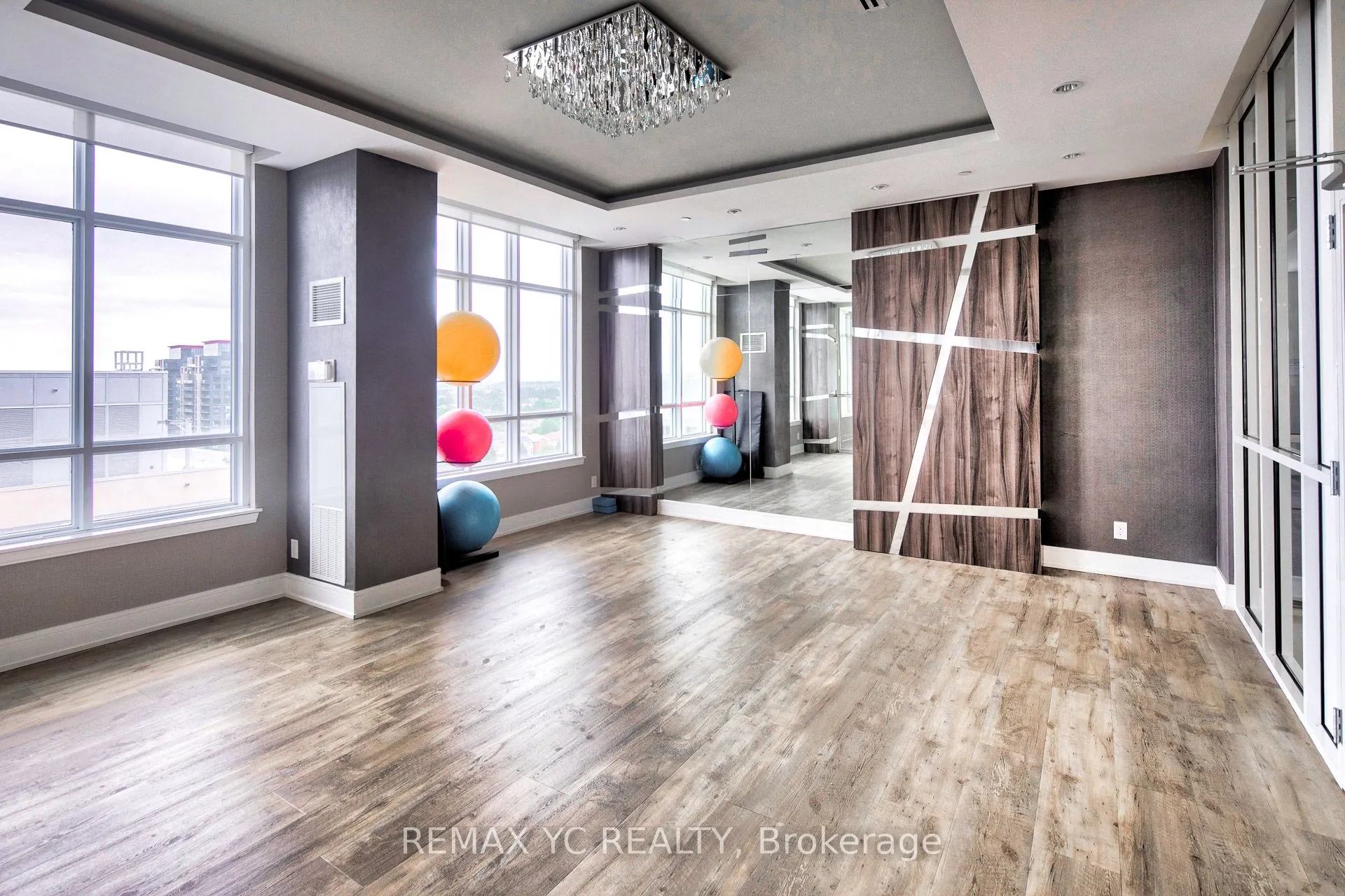 9191 Yonge Street #201