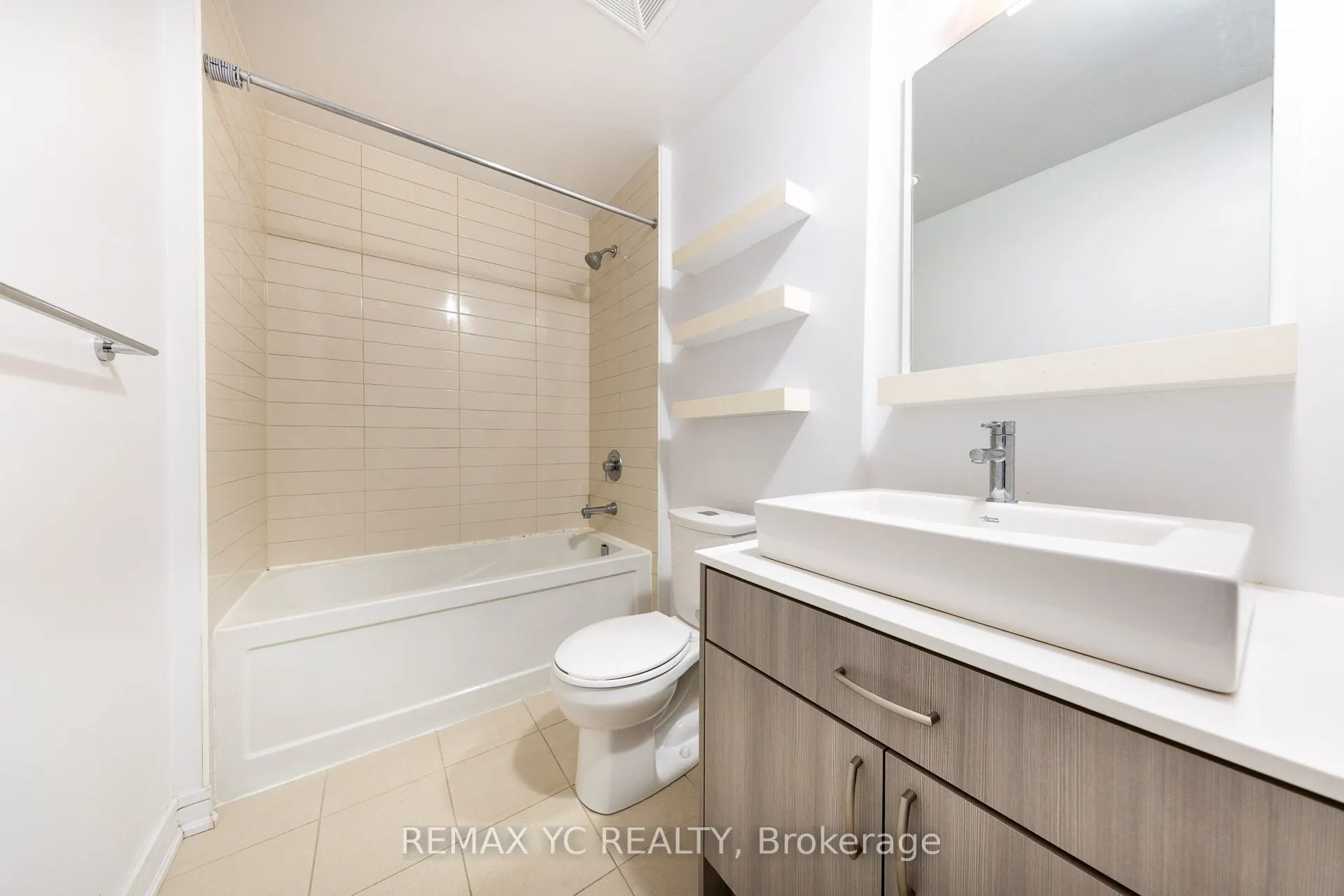 9191 Yonge Street #201