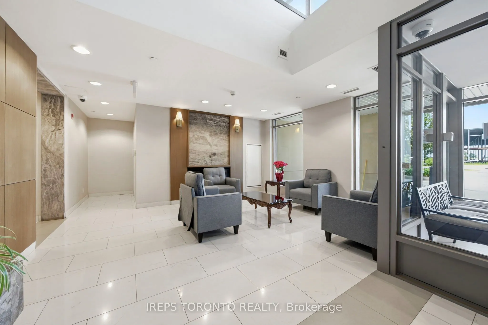 75 Norman Bethune Avenue #209