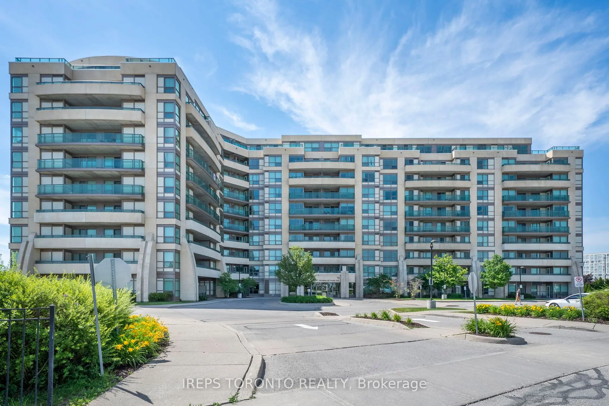 75 Norman Bethune Avenue #209