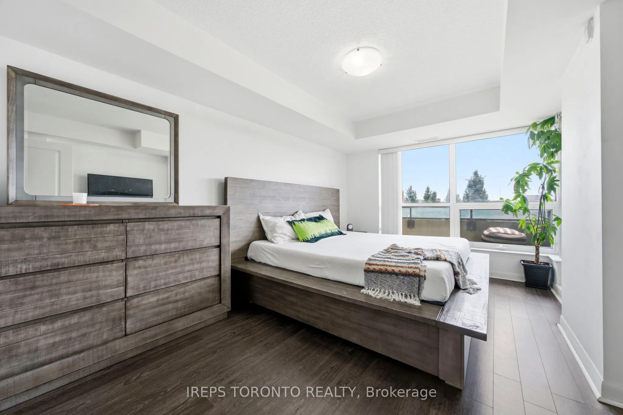 75 Norman Bethune Avenue #209