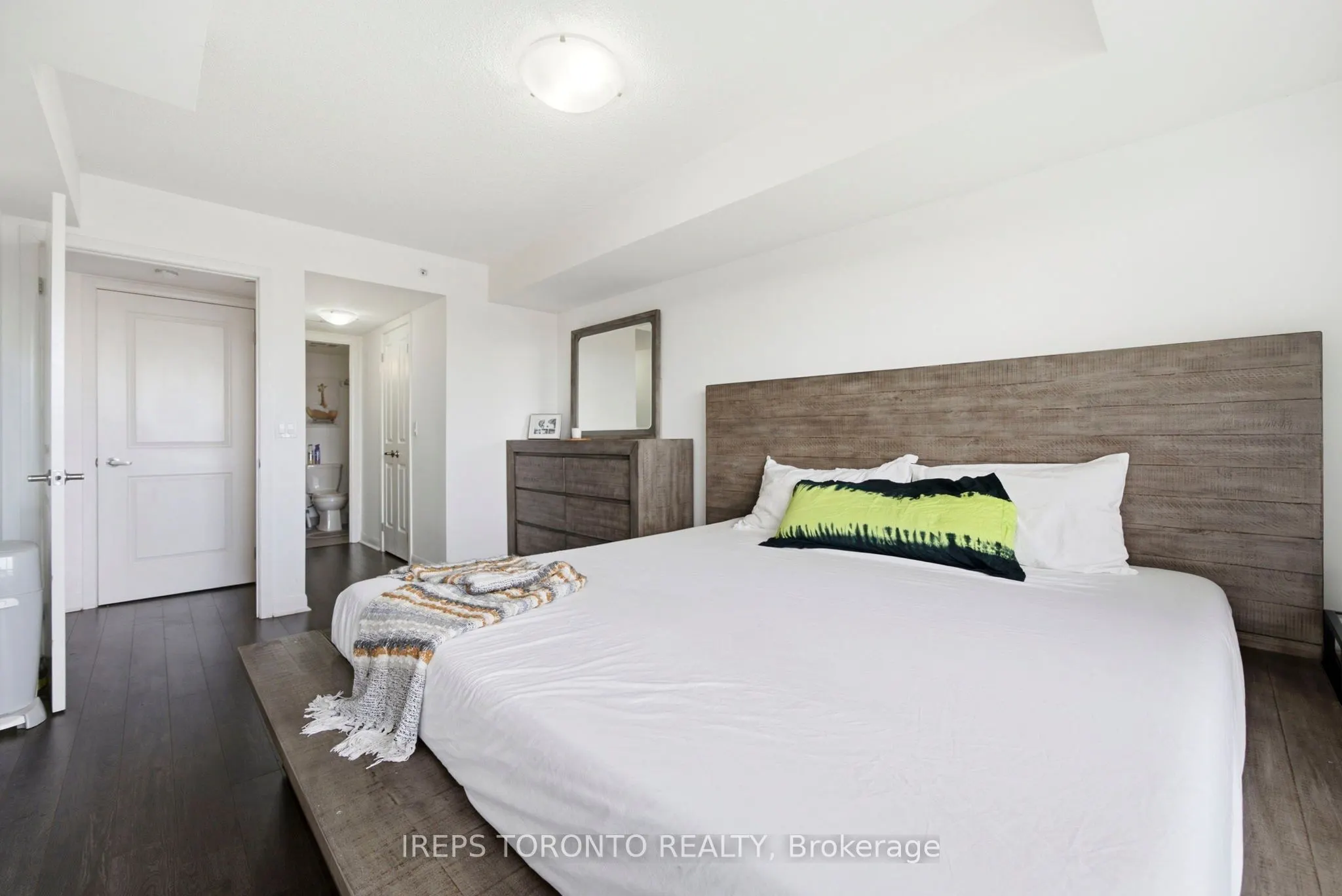 75 Norman Bethune Avenue #209