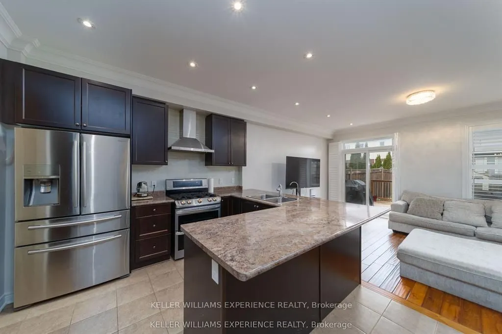 6 Weaver Terrace