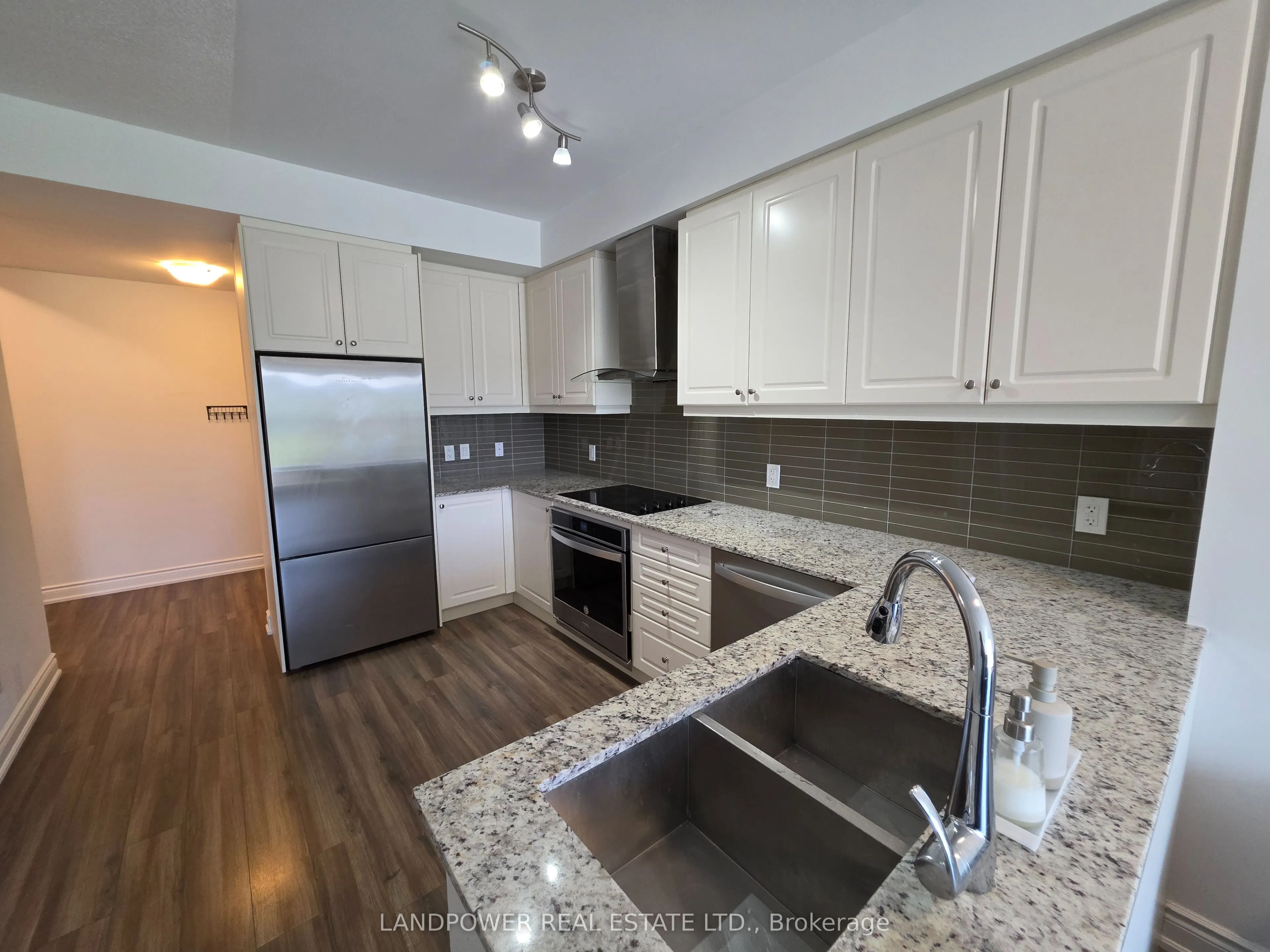 9618 Yonge Street #220