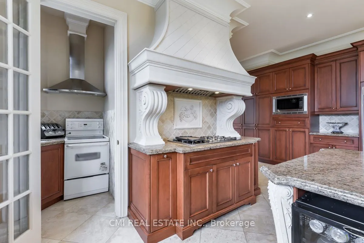 776 Woodland Acres Crescent