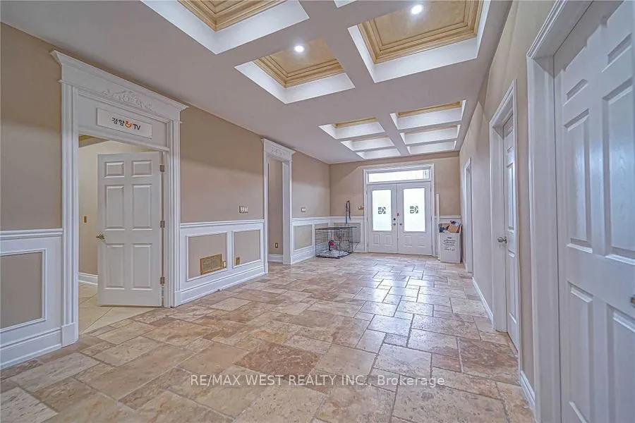 83 Elm Avenue #Main Floor