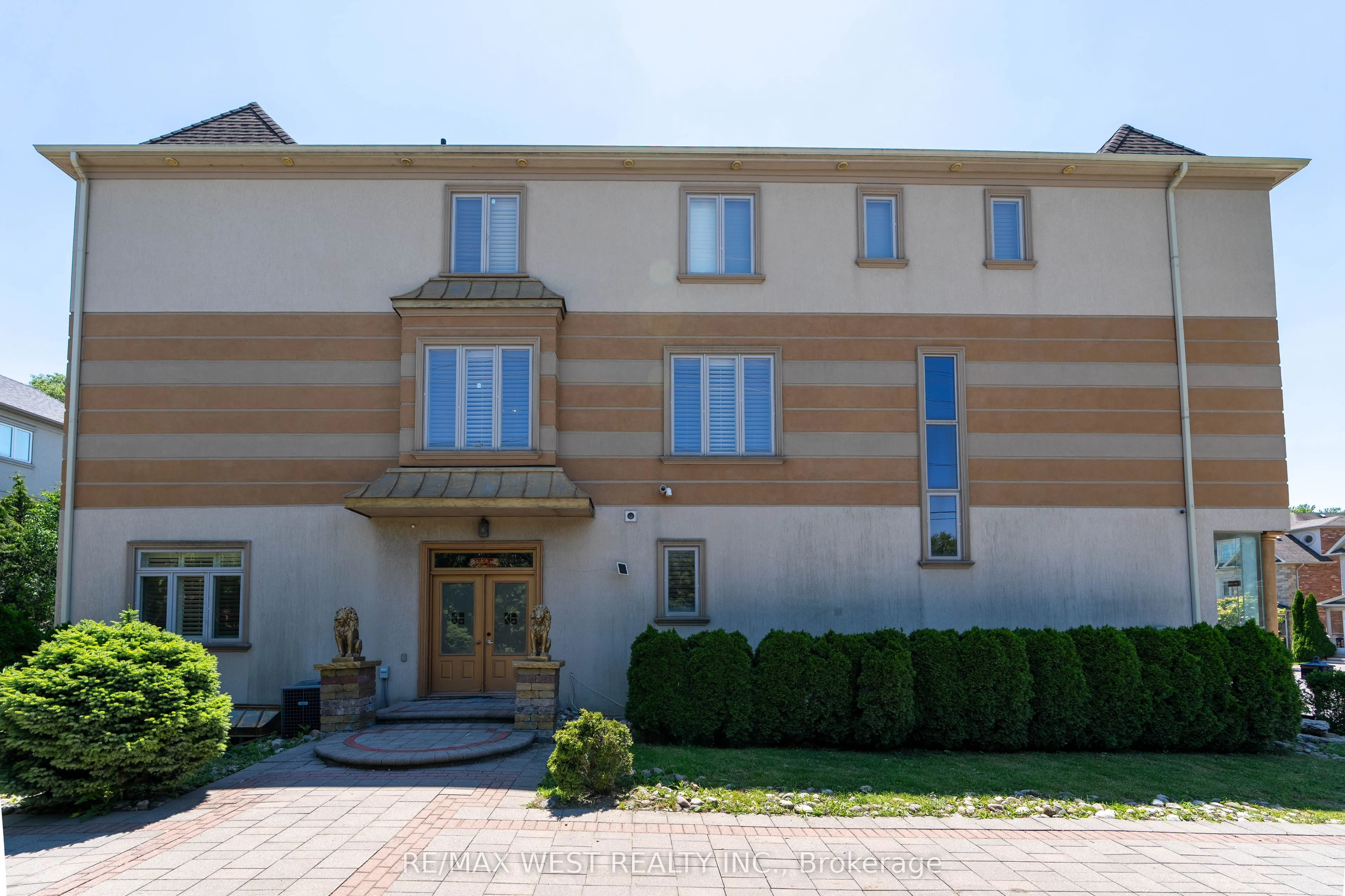 83 Elm Avenue #Main Floor
