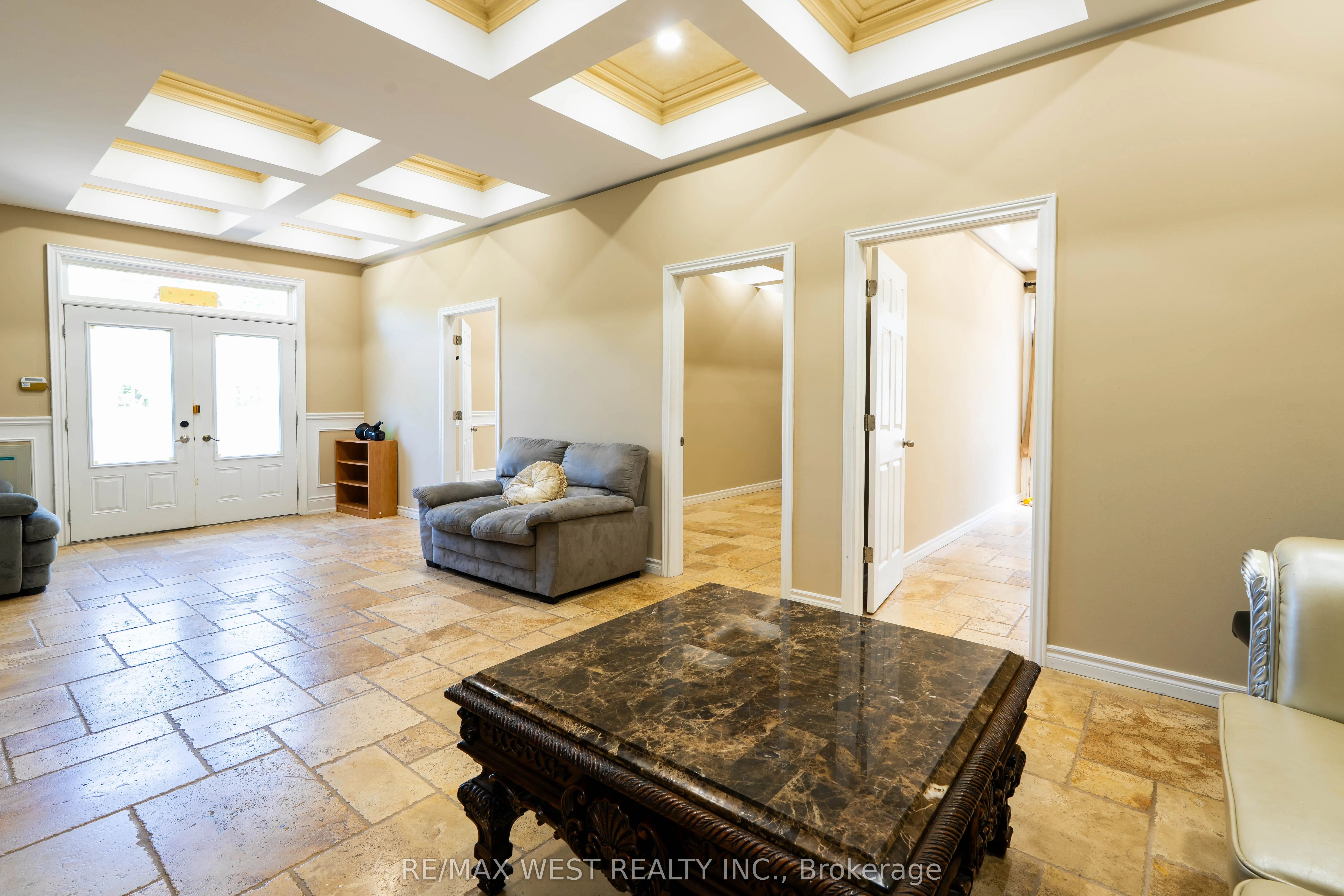83 Elm Avenue #Main Floor