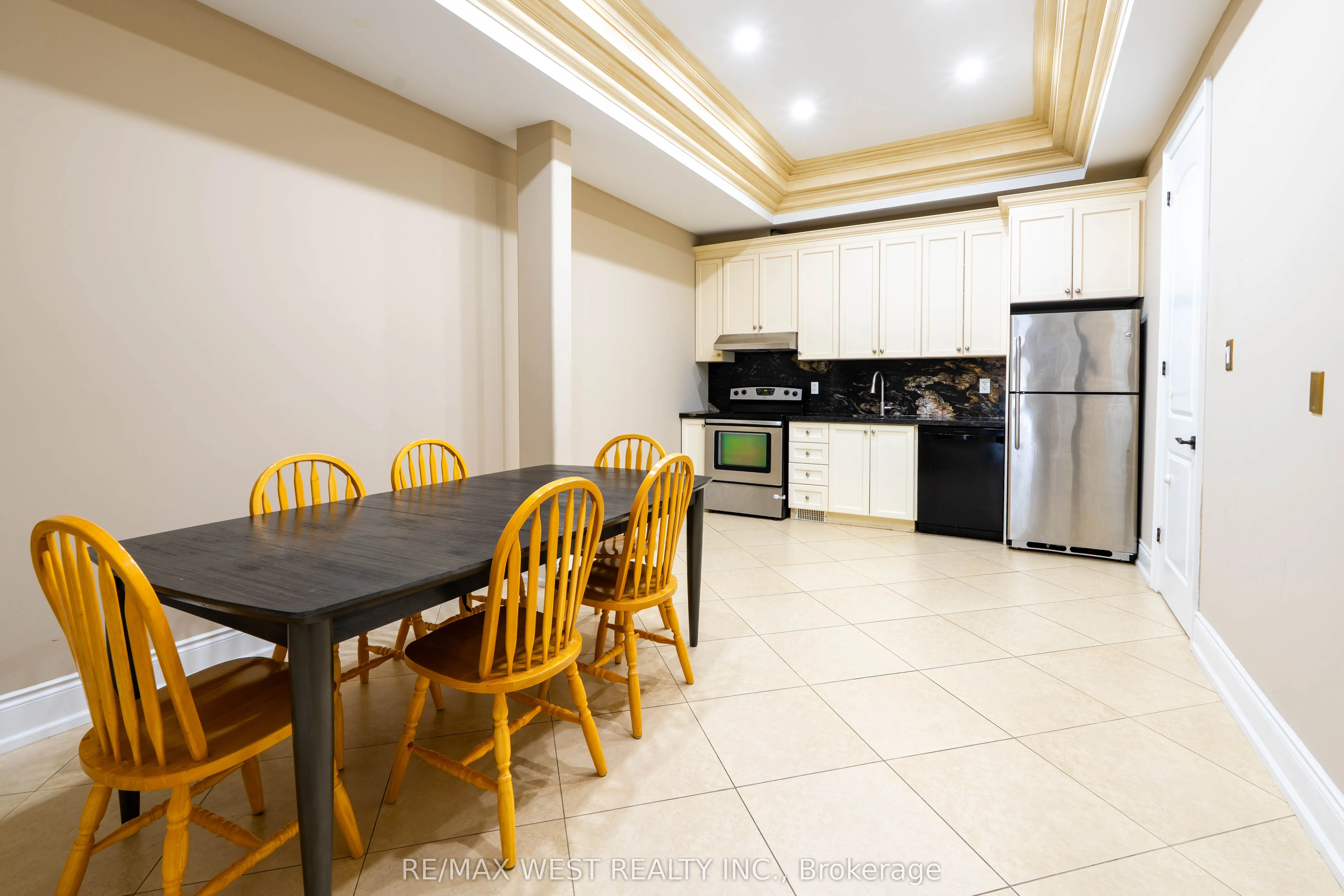 83 Elm Avenue #Main Floor