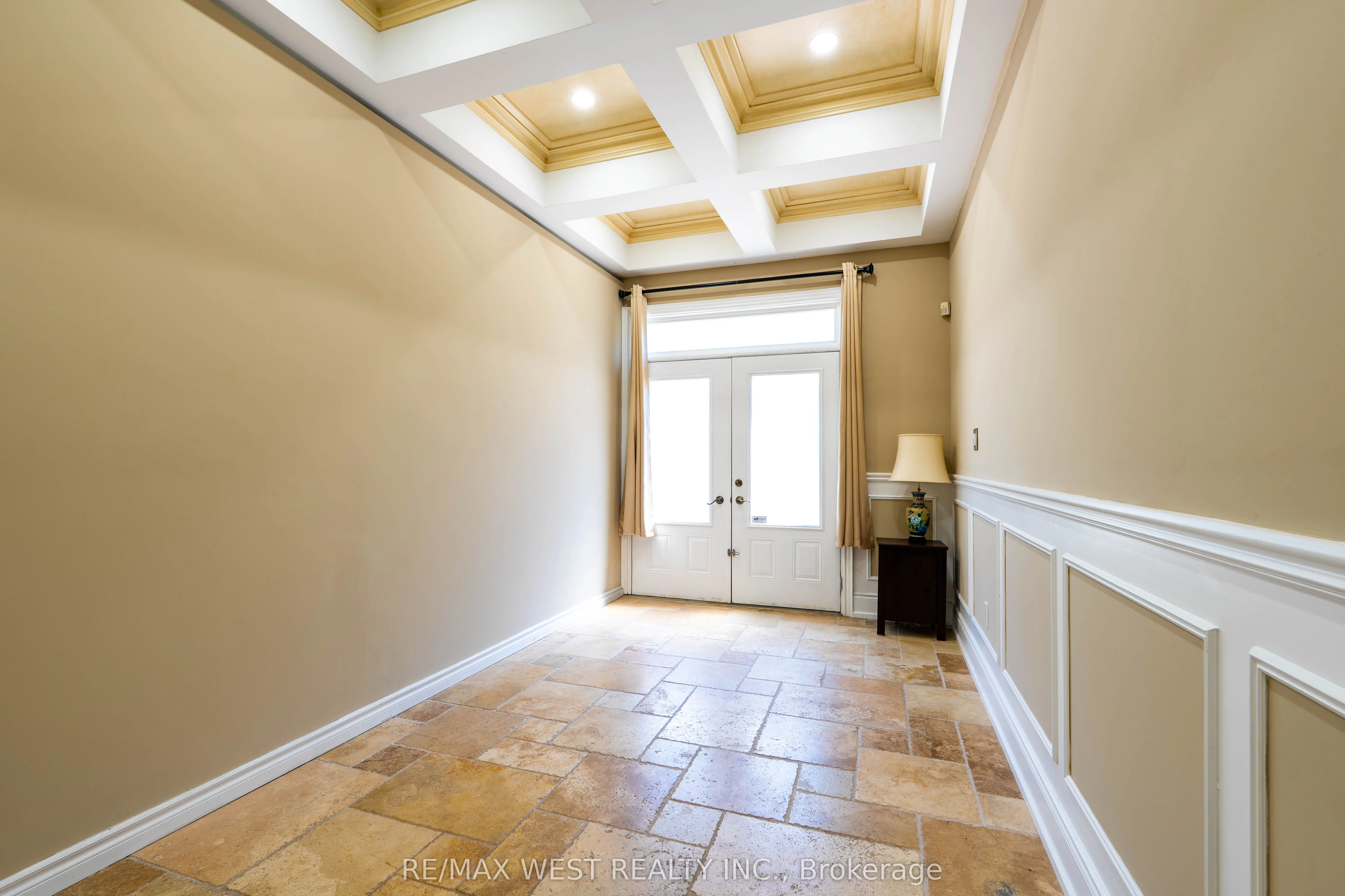 83 Elm Avenue #Main Floor
