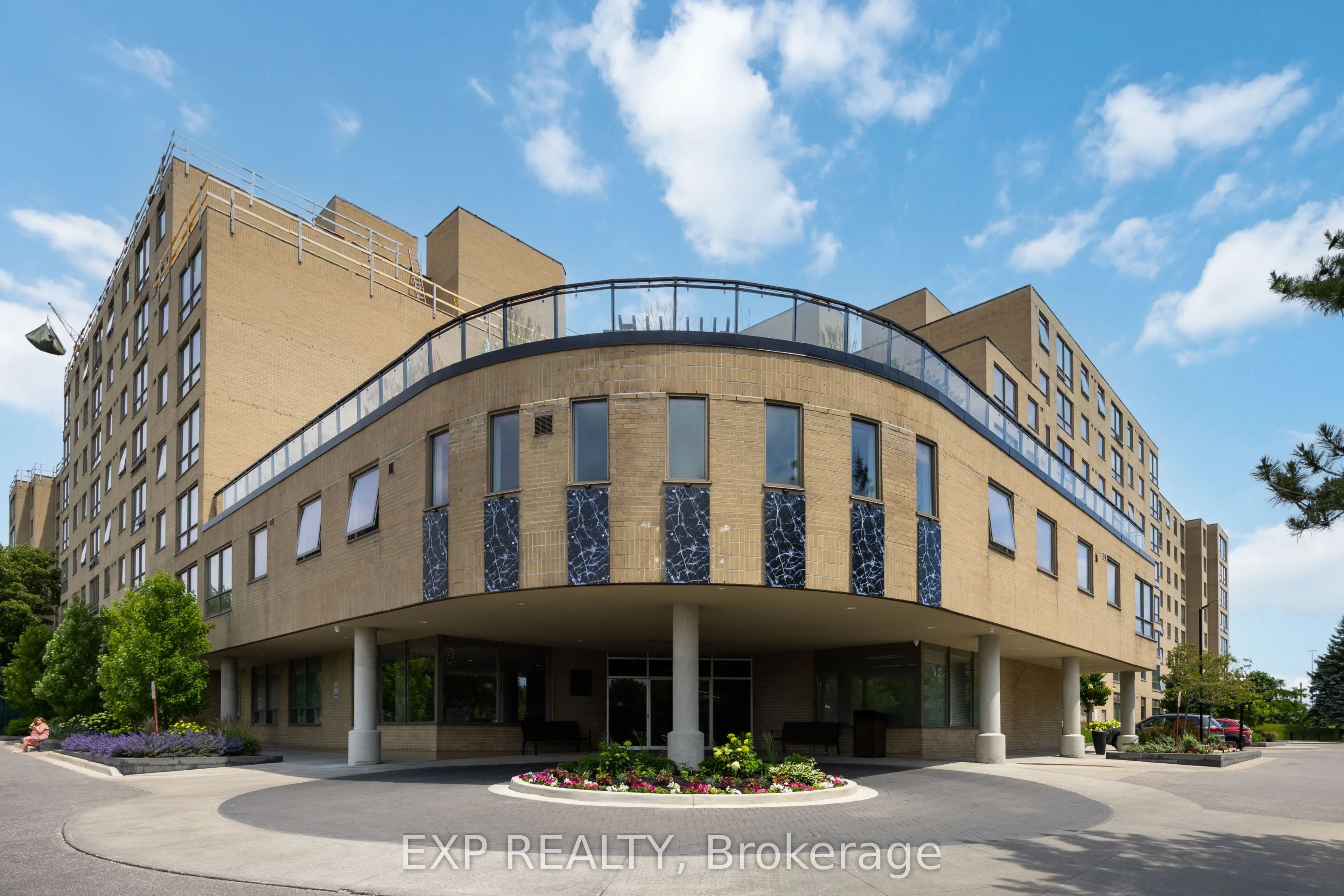 326 Major Mackenzie Drive E #716