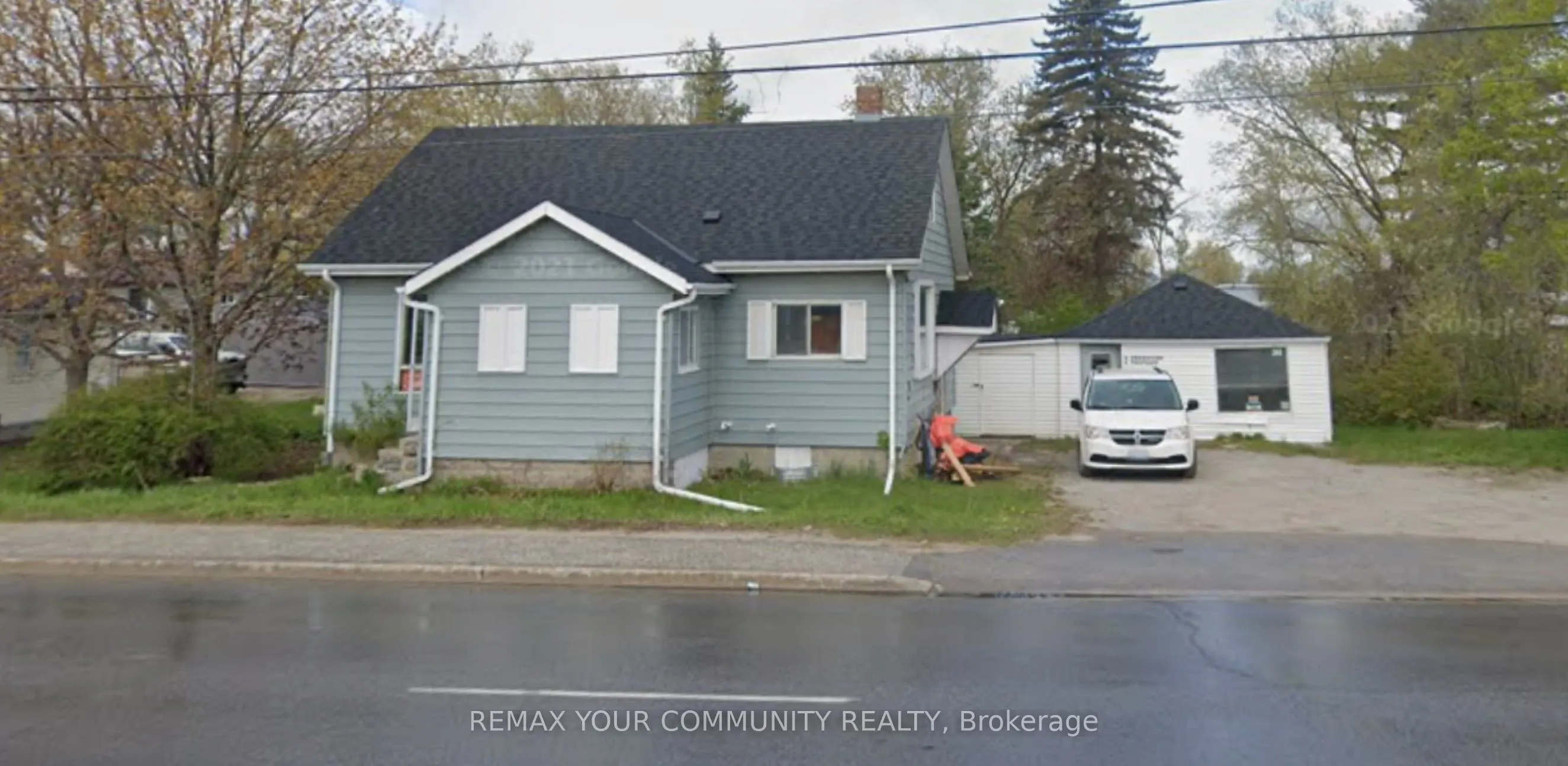 260 The Queensway Road S