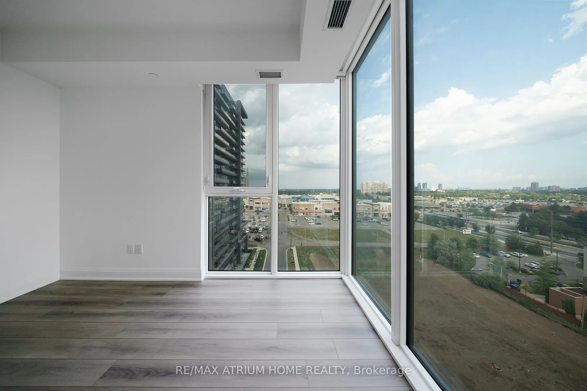 10 Gatineau Drive #1004