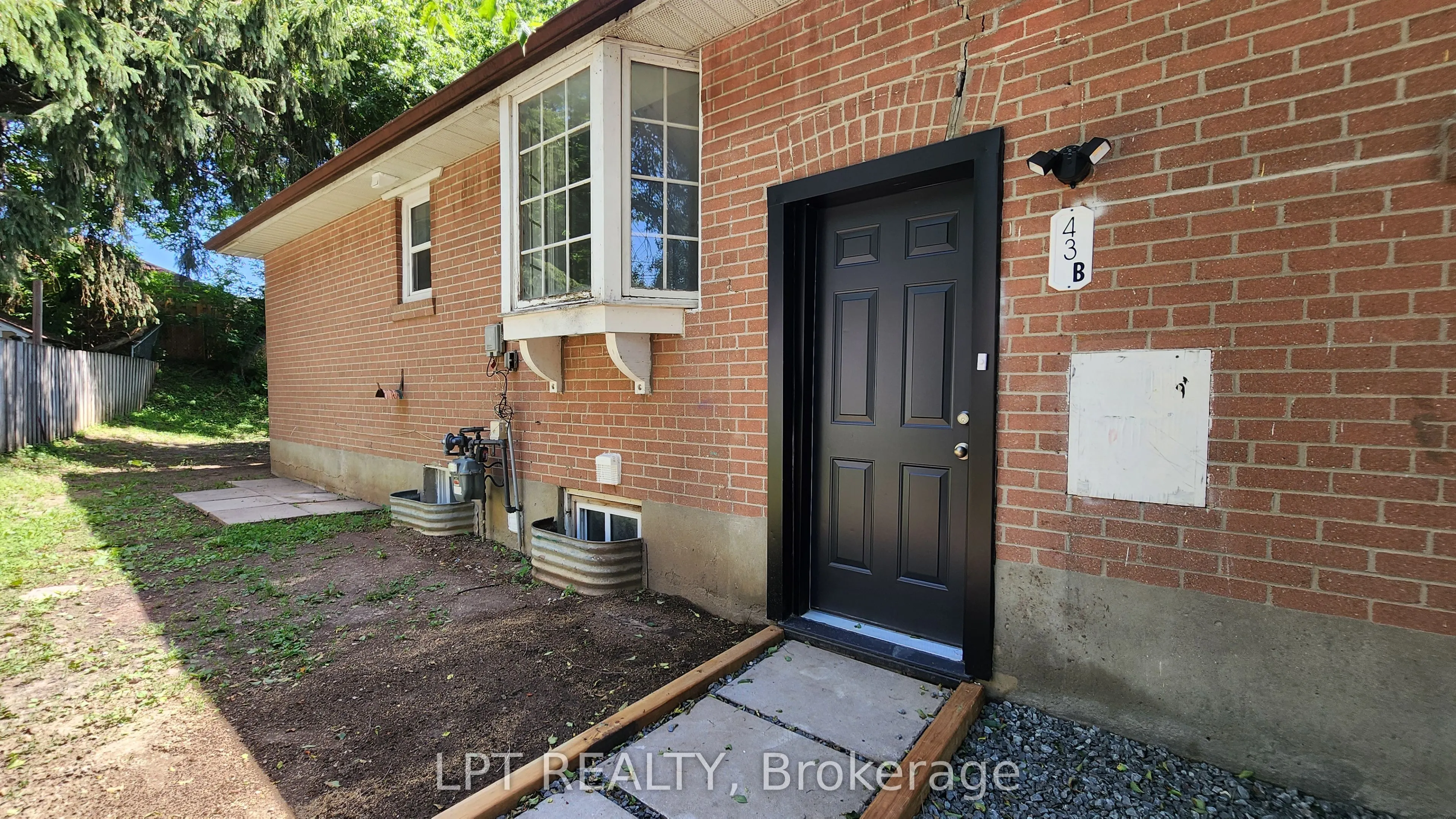 43 Newbury Drive