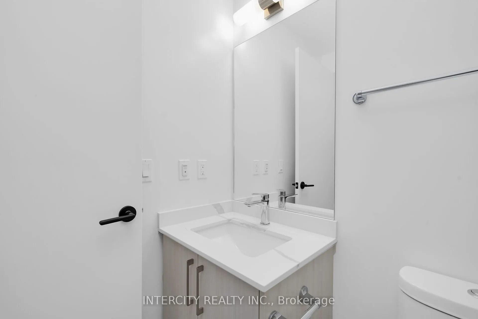 2075 King Road #230