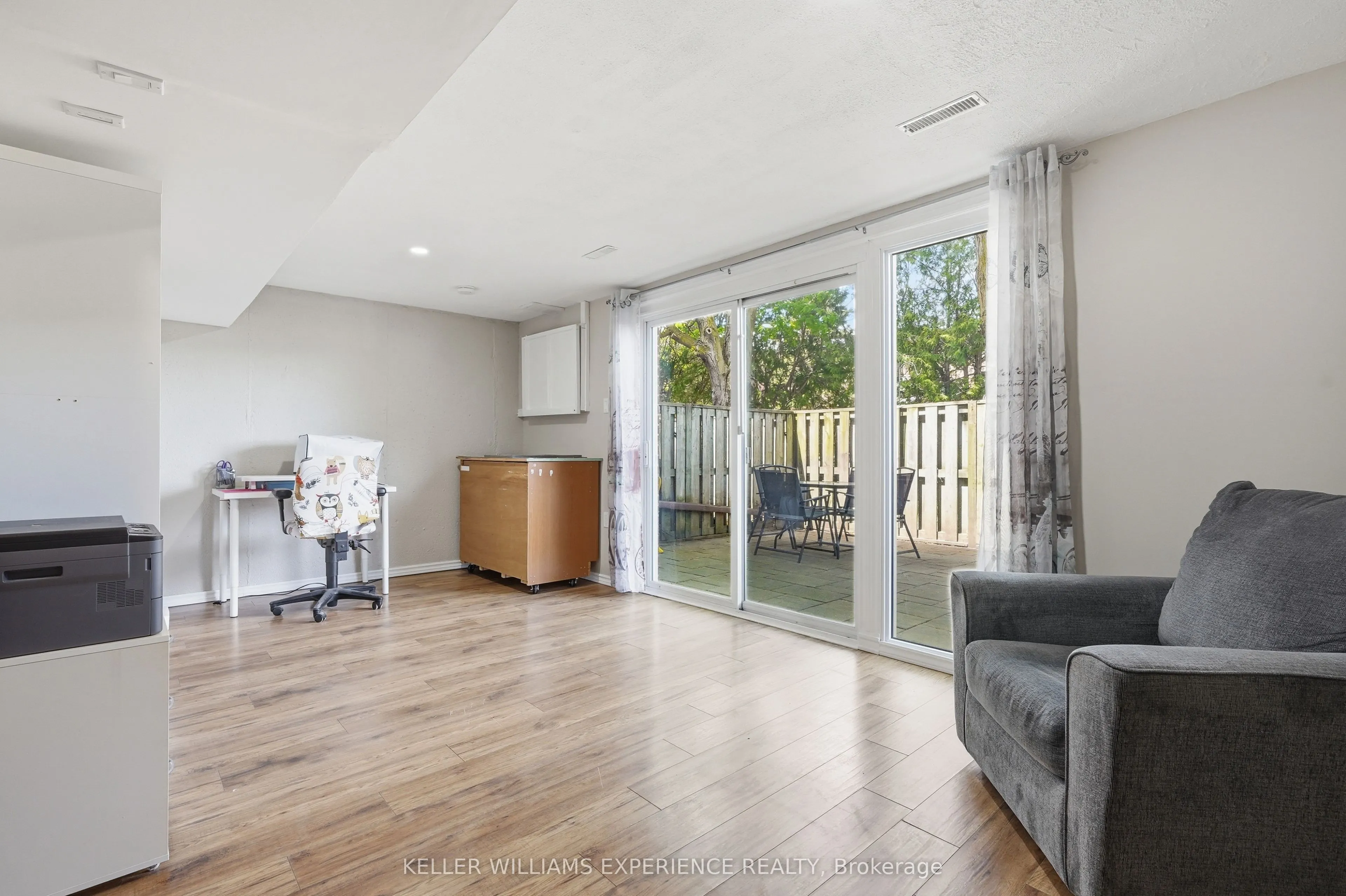 246 Tupper Boulevard #8