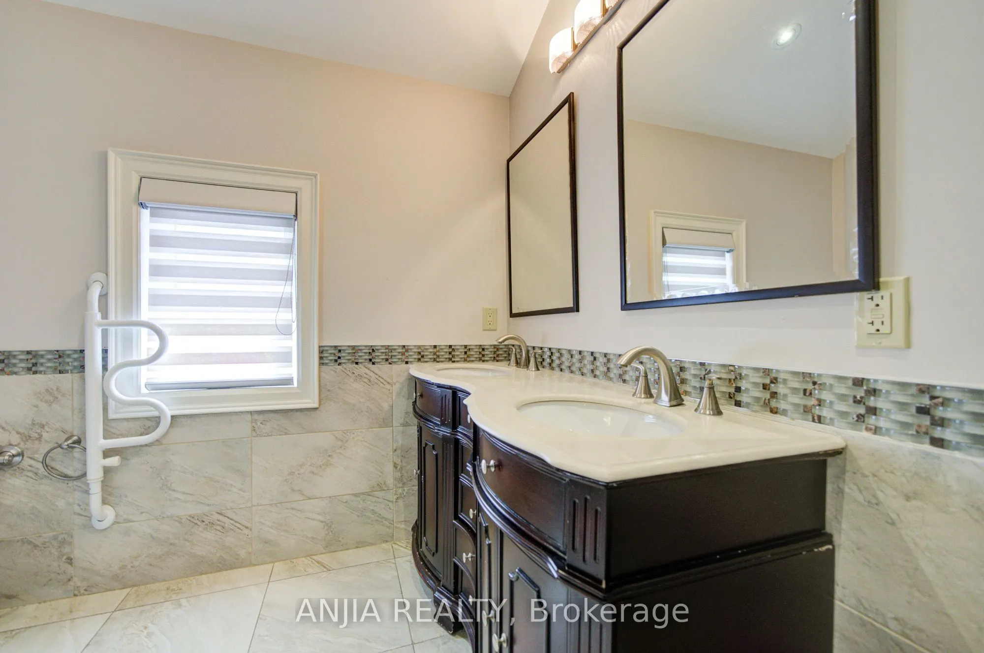 452 Fernleigh Circle S