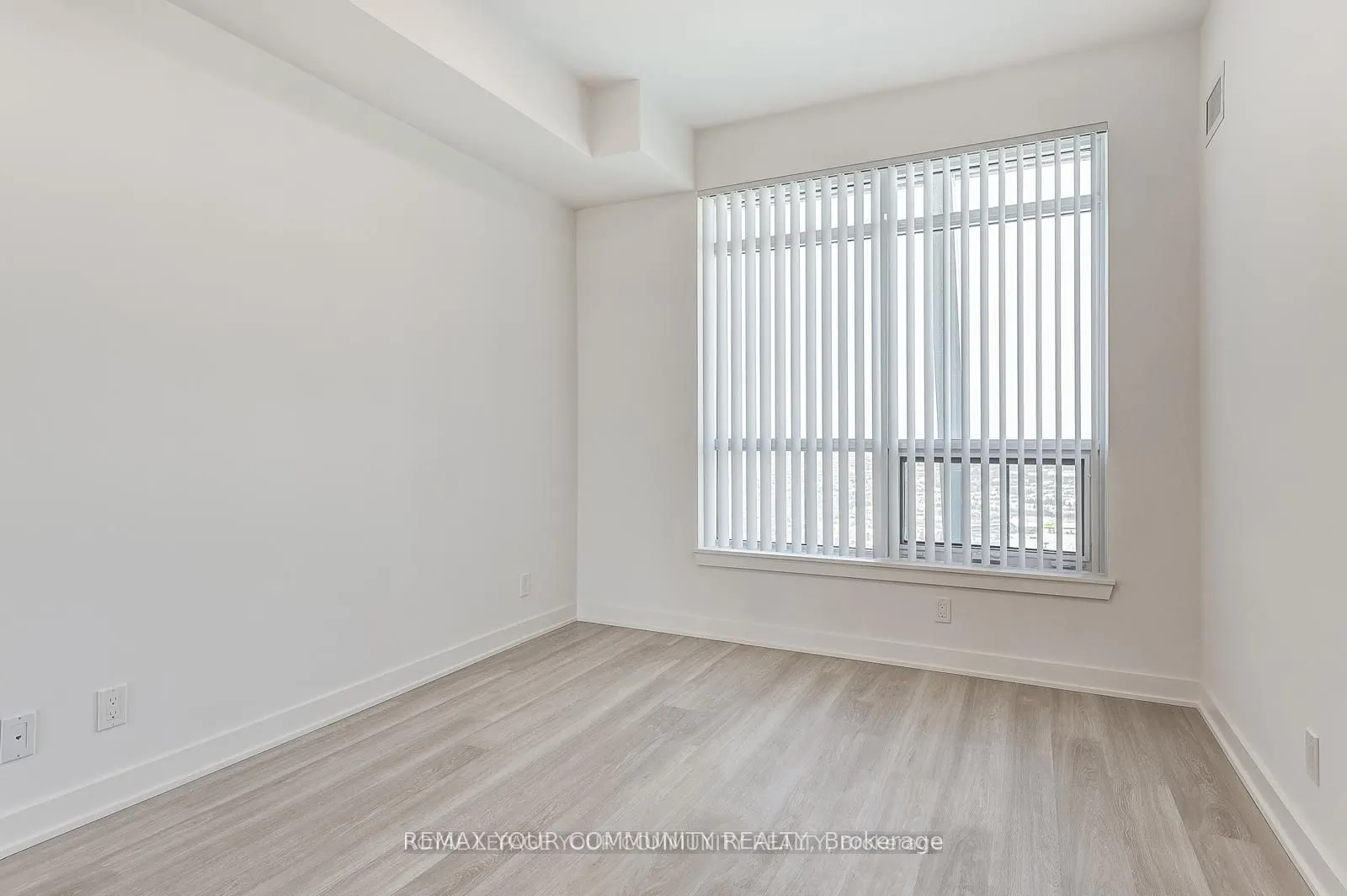 30 Upper Mall Way #3006