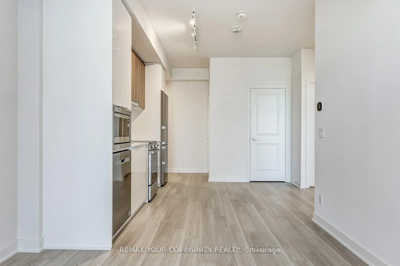 30 Upper Mall Way #3006