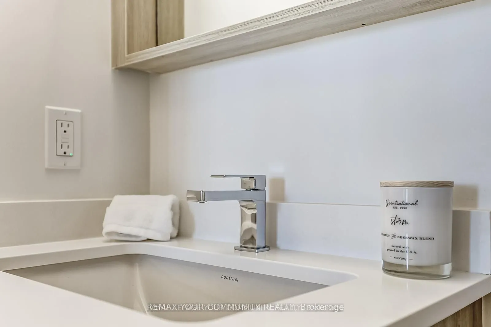 30 Upper Mall Way #3006