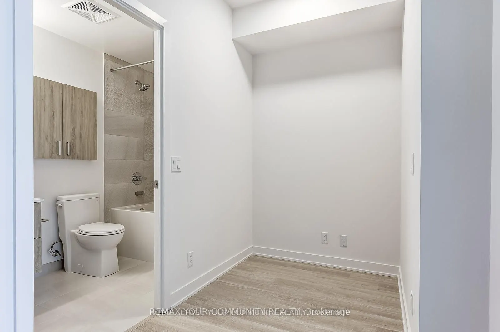 30 Upper Mall Way #3006