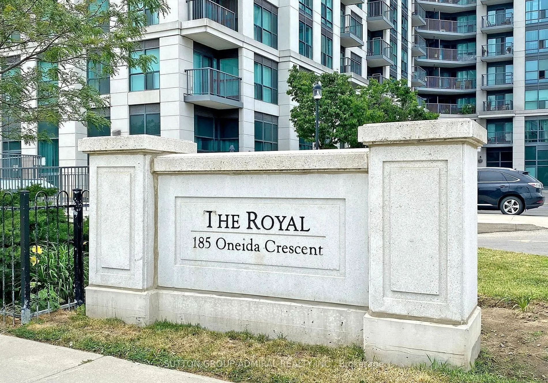 185 Oneida Crescent #911
